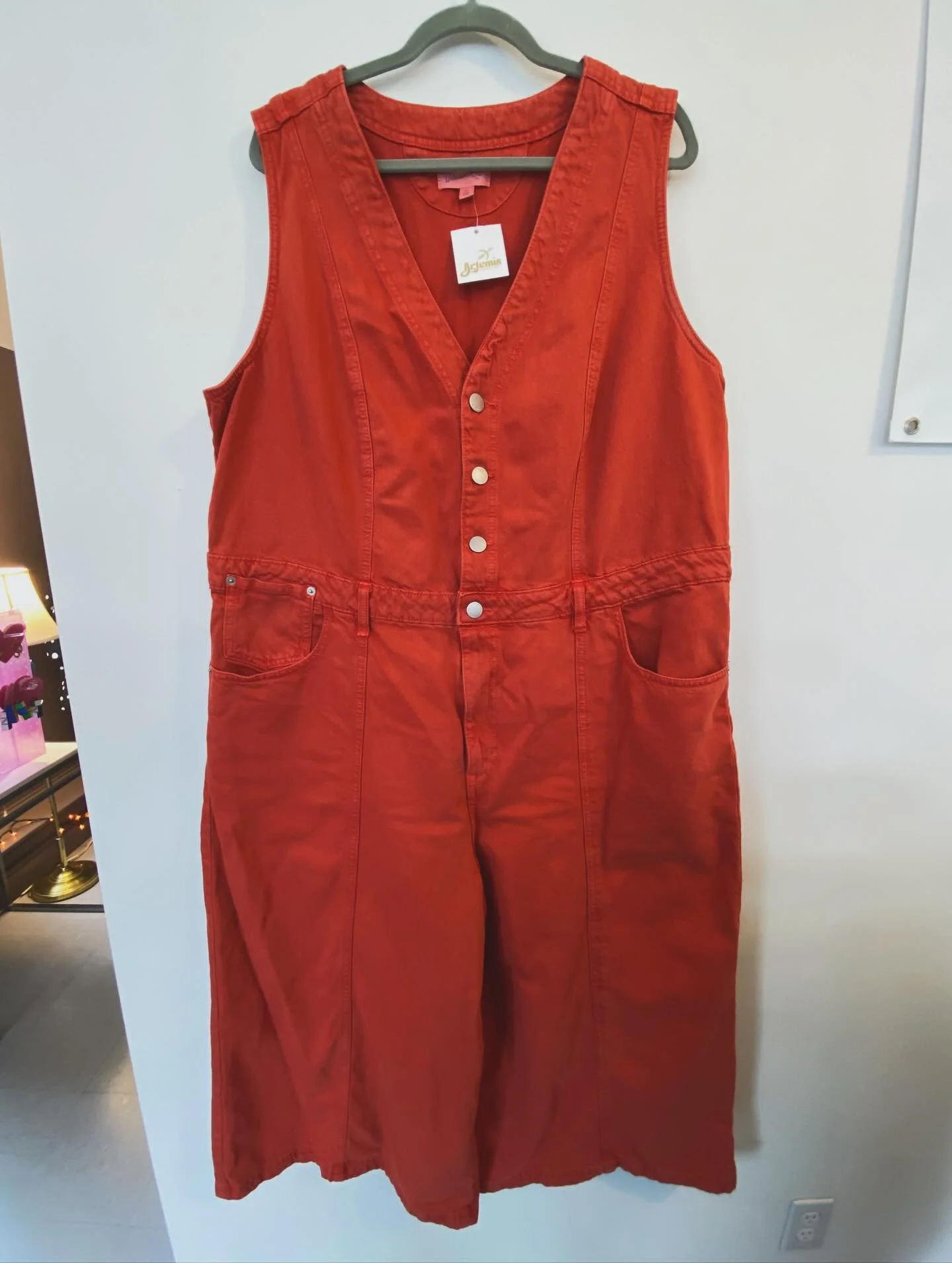 ✨Come by and find your new favorite place to shop! We&rsquo;ve got lots of amazing things to find in sizes XL and up! DM fmi on any pieces you like- we ship nationwide!😍 
OPEN 
Friday 11-4
Sat&amp;Sun 11-3
📍96 Ocean St #1, South Portland ME
.
.
,
#