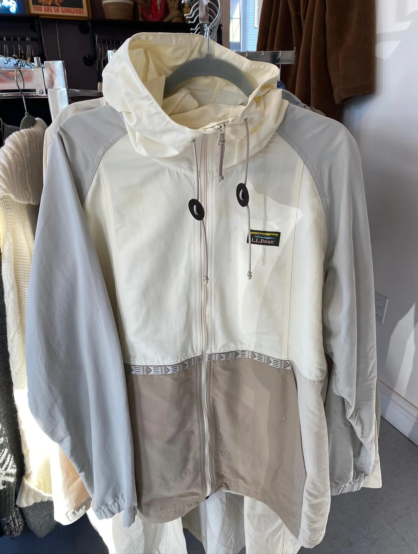 ✨Stripes, solids, prints, cozy, unique.. whatever you&rsquo;re looking for we&rsquo;ve got it! Come shop our amazing inventory and have fun thrifting in a space that&rsquo;s all for YOU! 🫶✨
Open Thursday-Friday 11-4
Saturday-Sunday 11-4
.
.
.
#artem