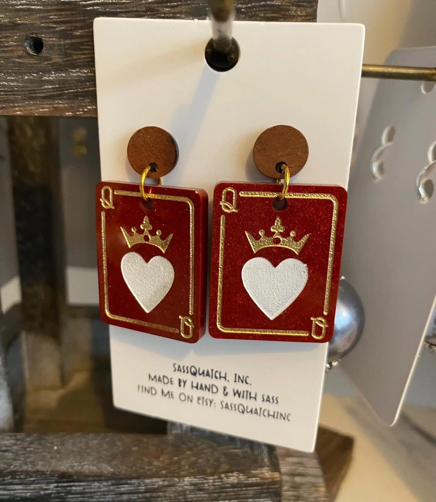 ✨We&rsquo;ve got lots of cute, locally made stocking stuffers!🎄🎁
Stop by we&rsquo;re OPEN!
Friday 11-4
Sat-Sunday  11-3
.
.
.
#artemisplussize #stockingstuffersmaine 
#plussize #plussizestyle #mainesmallbusiness