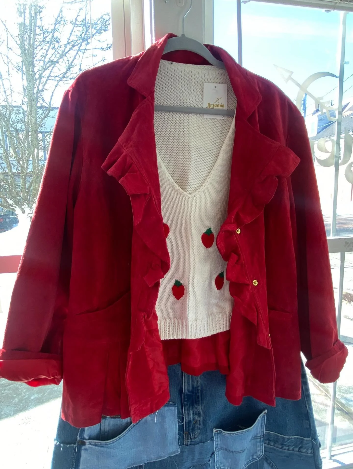 ✨❤️Sweet lil vintage suede jacket is beggin to be your Valentine! Fit is about 2/3x.  Sweater and skirt also available! DM me fmi! 
.
.
.
#artemisplussize #plussizevintage #plussizeoutfit #mainesmallbusiness