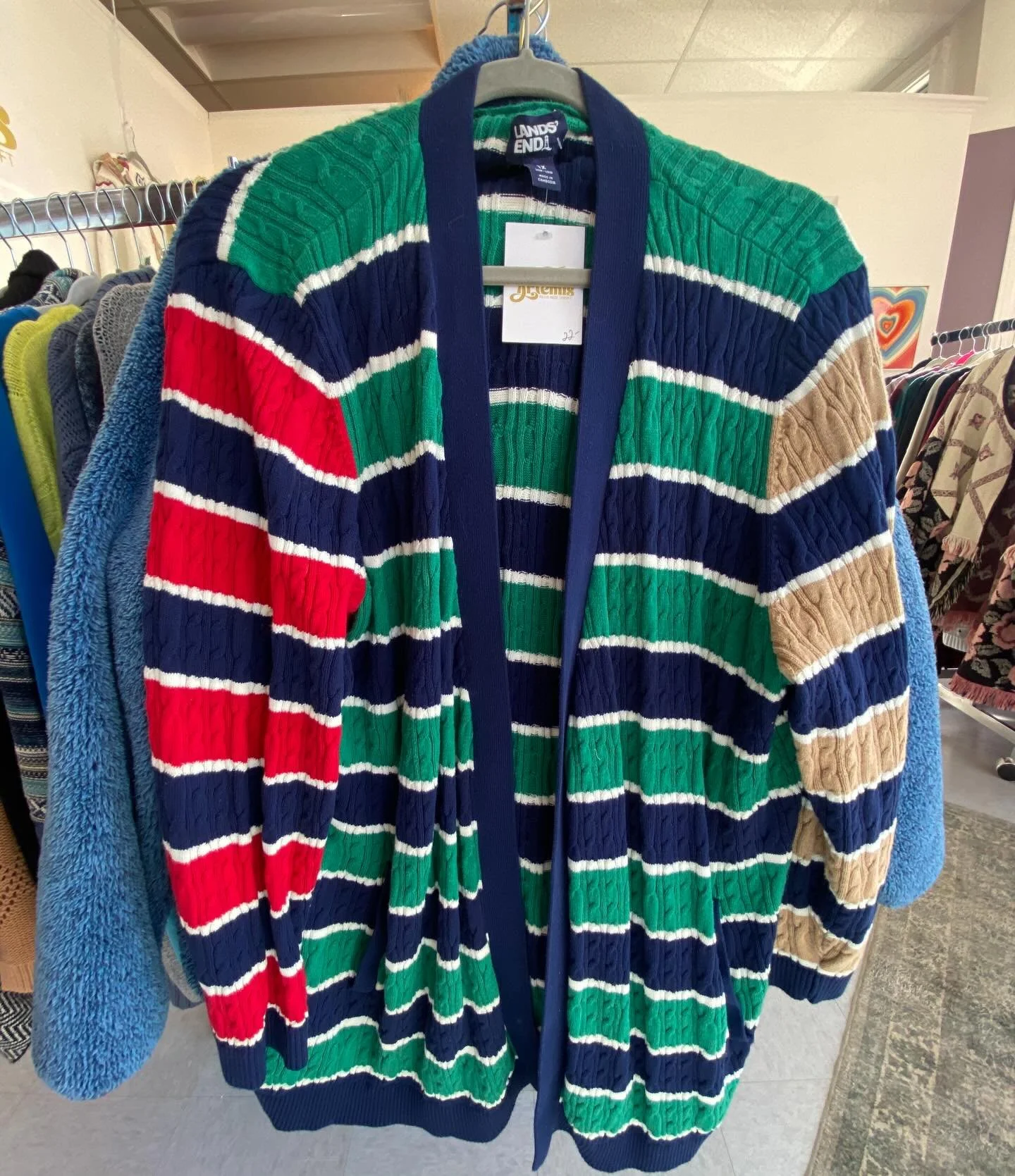 ✨New stuff&hearts;️Come grab it! DM me for more info or to claim! 
Open Friday 11-4, Sat&amp; Sun 11-3✨
.
.
.
#artemisplussize #plussizeouterwear #cuteplussizedresses #secondhandplussize #mainesmallbusiness