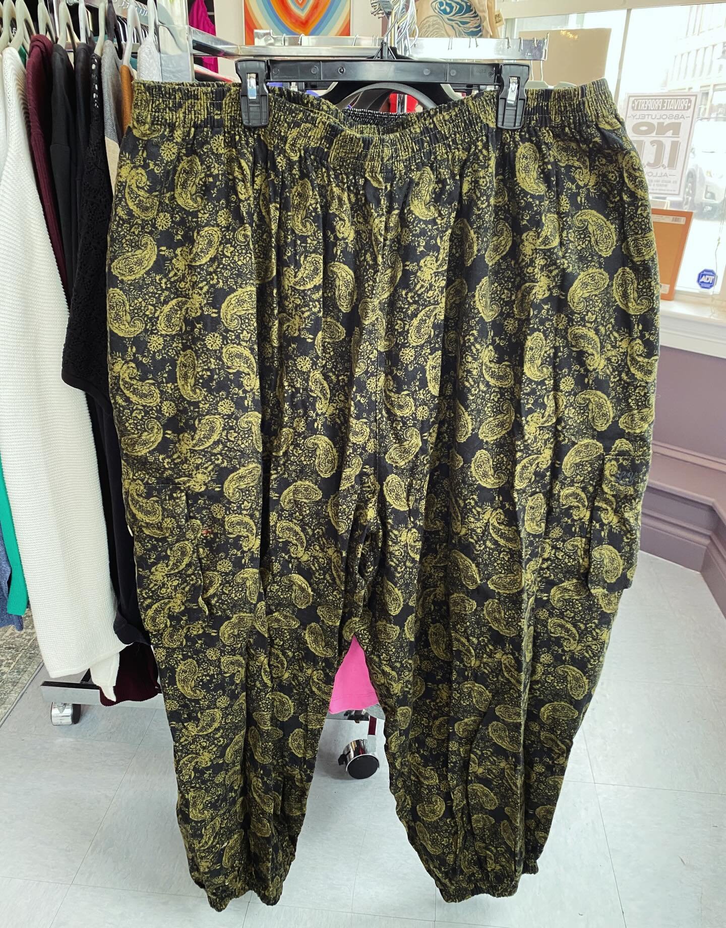 ALL THE GOOD STUFF👏👏We love sourcing from our local community.  Our clothes come from people just like you who decide to bring what they no longer wear to us. I can&rsquo;t tell you how many times people tell me &ldquo;I&rsquo;m just so happy to kn