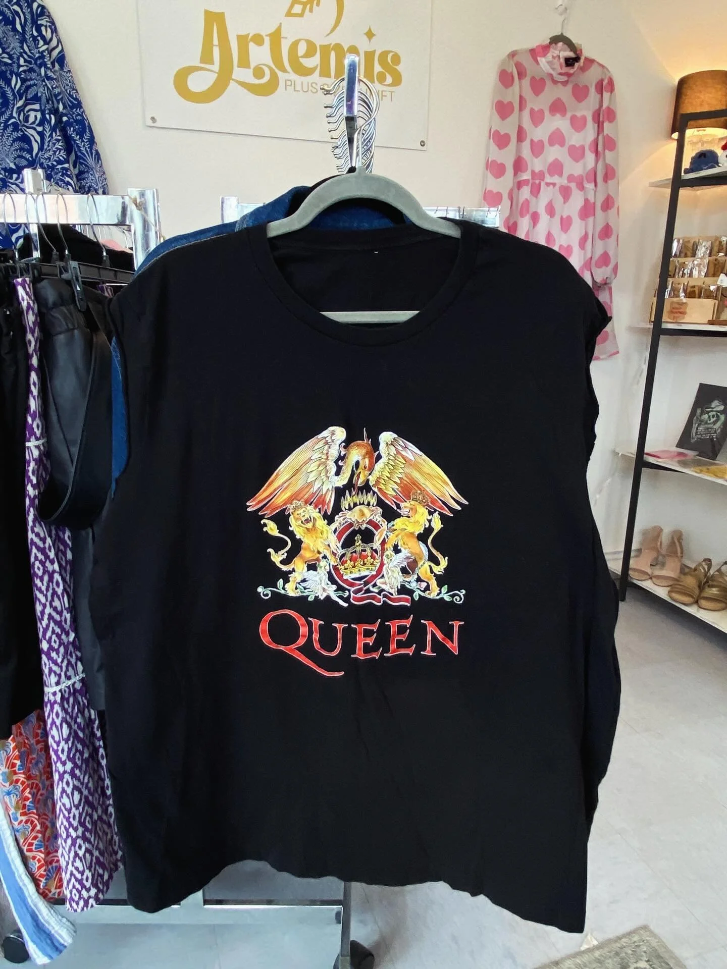 ✨HEYY!! All the new clothes from last  week are ready and waiting for you! Come by-we&rsquo;ve got lots to find!✨👏👏
Open 
Thurs &amp; Friday 11-4
Sat &amp; Sun 11-3 
#artemisplussize #springclothing #plussizethrift