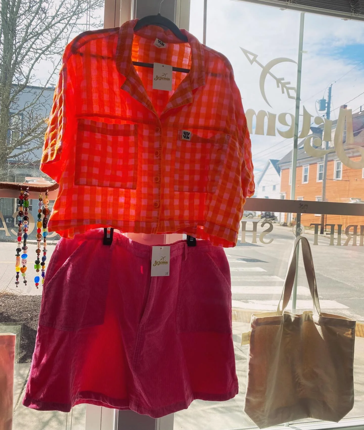 ☀️BUYING IS OPEN!✨
Got some spring/summer clothes you&rsquo;d like to sell? Come by during our open hours!

A few helpful things to know:

✨Condition is key! please bring only clean, great condition items. We love on trend, modern or vintage styles. 