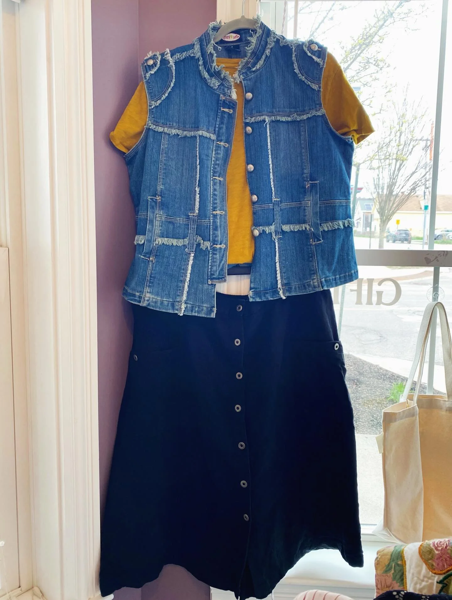 ✨We&rsquo;ve got something for everyone! Stop by and find a new favorite fit✨ We&rsquo;re open Th/Fri 11-4, closed this Saturday 5/9 (I&rsquo;m going to my nephews graduation) and open on Sunday 11-3
🫶Not local but want to shop? That&rsquo;s ok, DM 