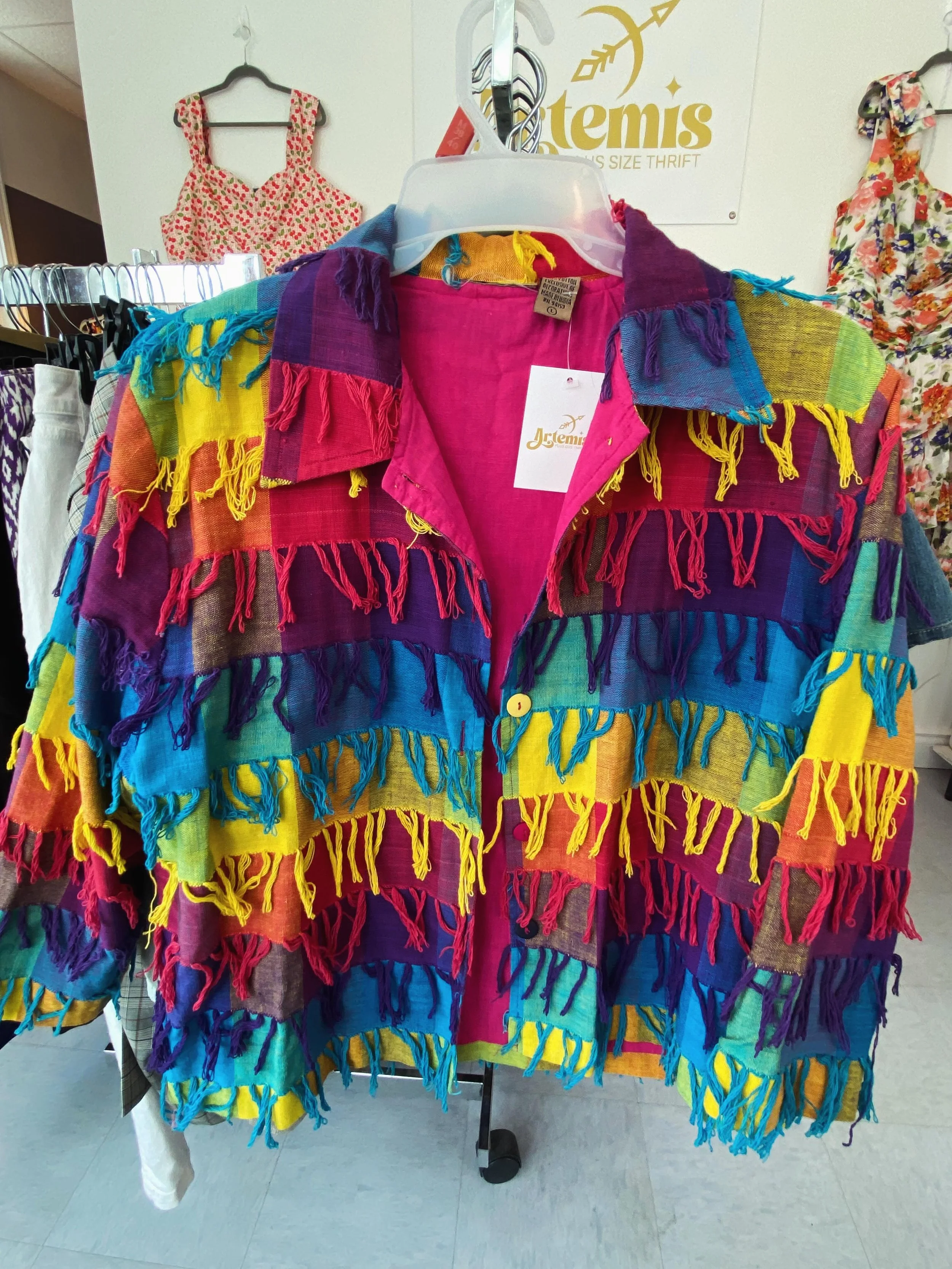 ✨It&rsquo;s Sunday so grab a friend, some iced coffees and come thrifting! We&rsquo;d love to see you! Open 11-3✨
.
.
.
#artemisplussize #plusthrift #plussizeinspo #mainesmallbusiness