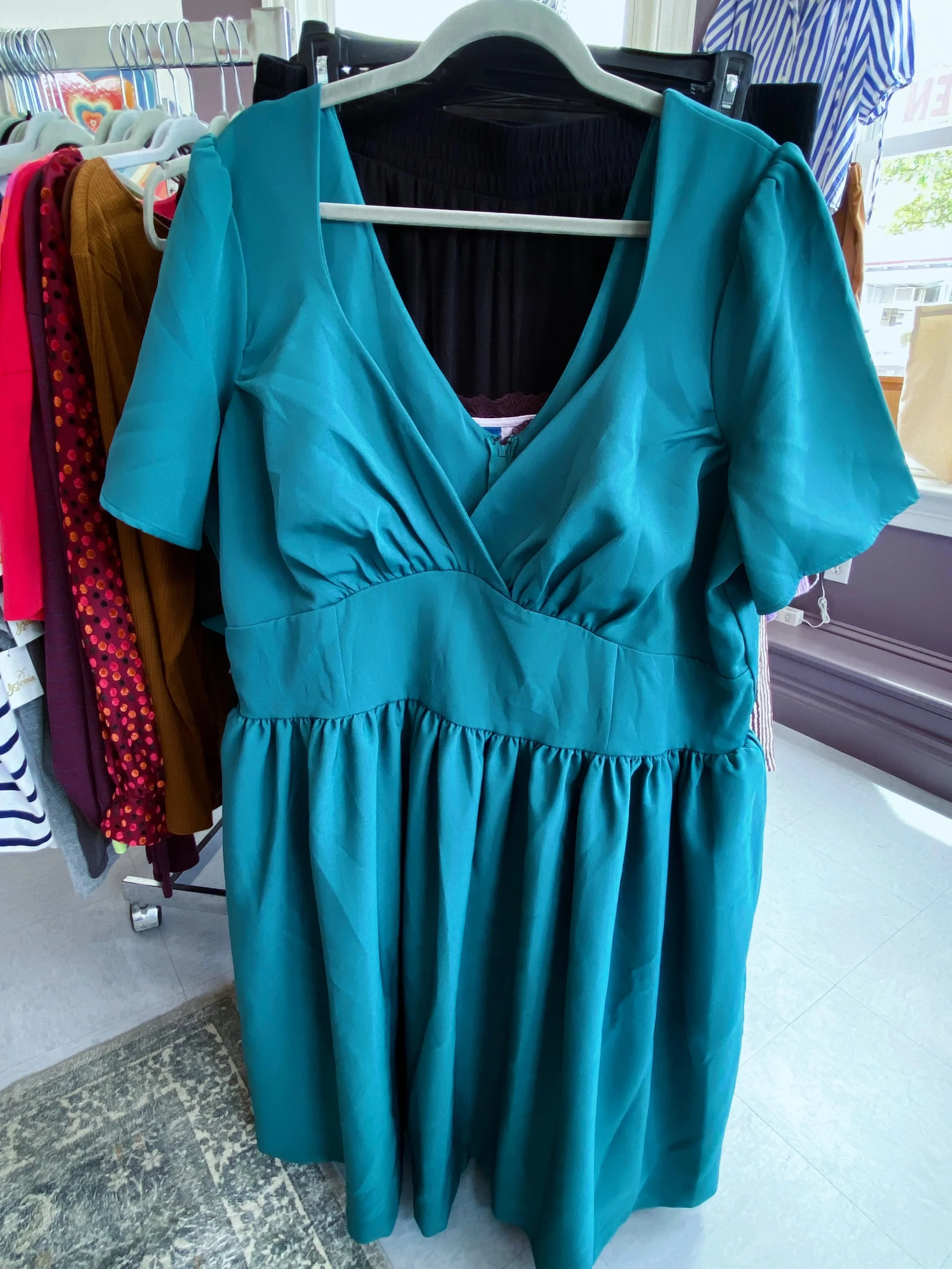 ✨We are OPEN Sundays from 11-3✨Come by and find all the good stuff! DM me for more info on any of these pieces, and yes we will ship!!
.
.
#artemisplussize #secondhandstyle #plussize #mainesmallbusiness
