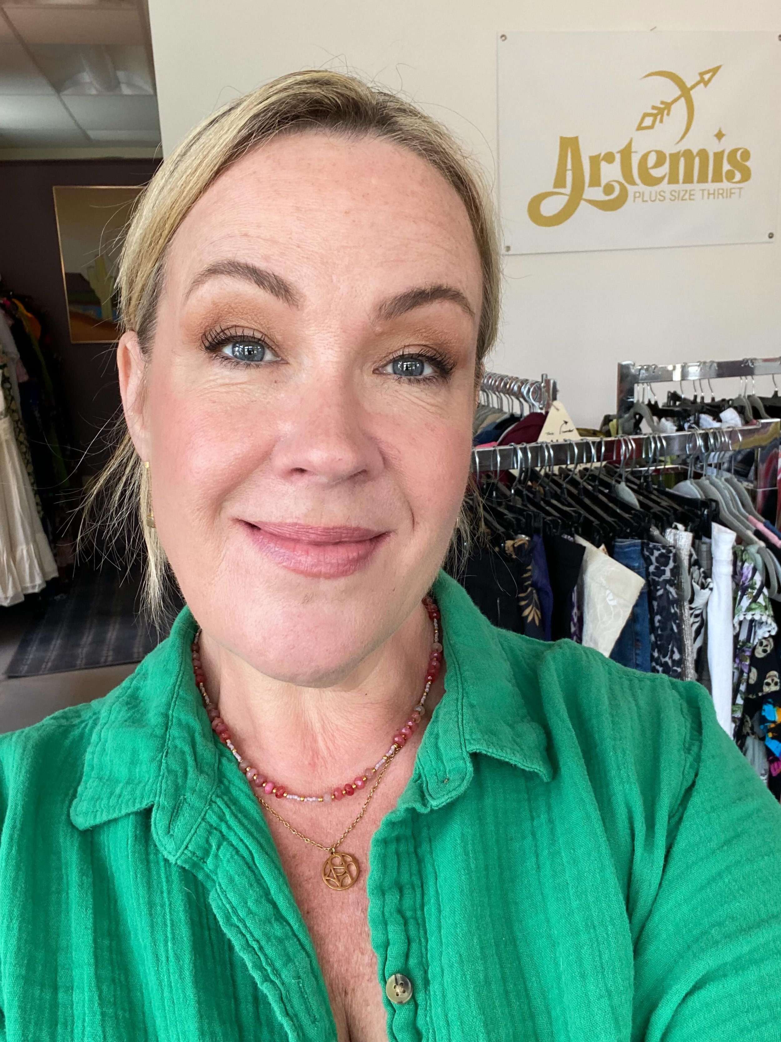 Hey all! Thought I&rsquo;d say hello and reintroduce myself for anyone new here😍 I&rsquo;m Chelsea (she/her🏳️&zwj;🌈) the owner/curator/creative/social media manager/shop worker/wear all the hats queer human behind Artemis Plus Thrift. 

This labor
