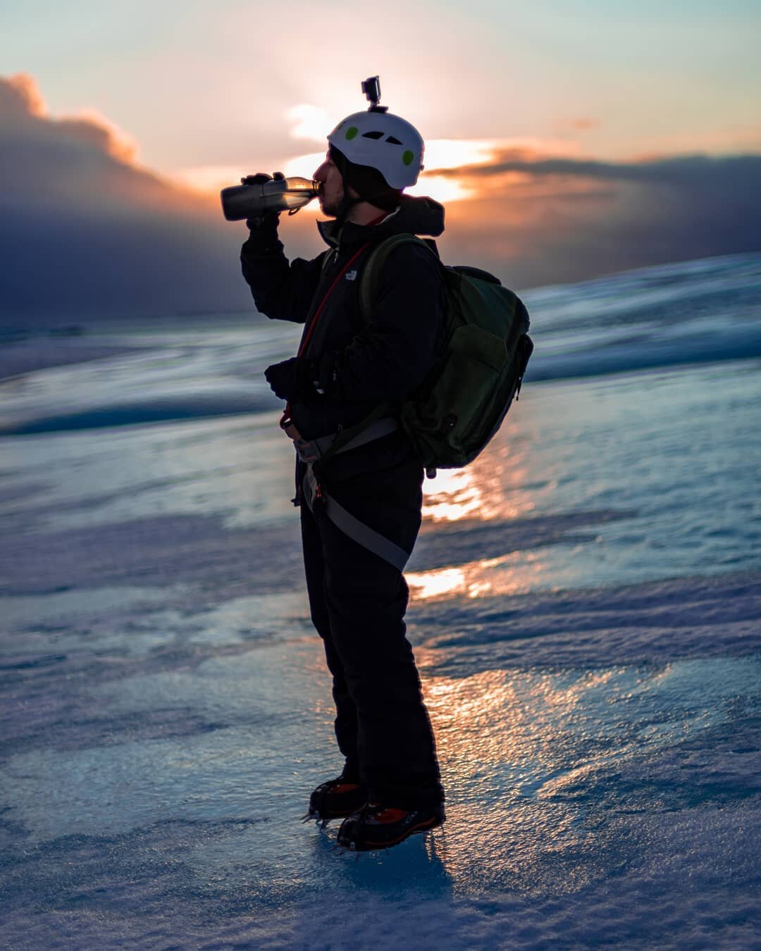 This is what the dream looks like. Photography in a remote location, testing your mind and body and opening your eyes wider.
.
.
.
.
.
.
.
#iceland #glacier #iceclimbing #travelphotography #adventurephotography #adventuregear #adventure #travel #onas