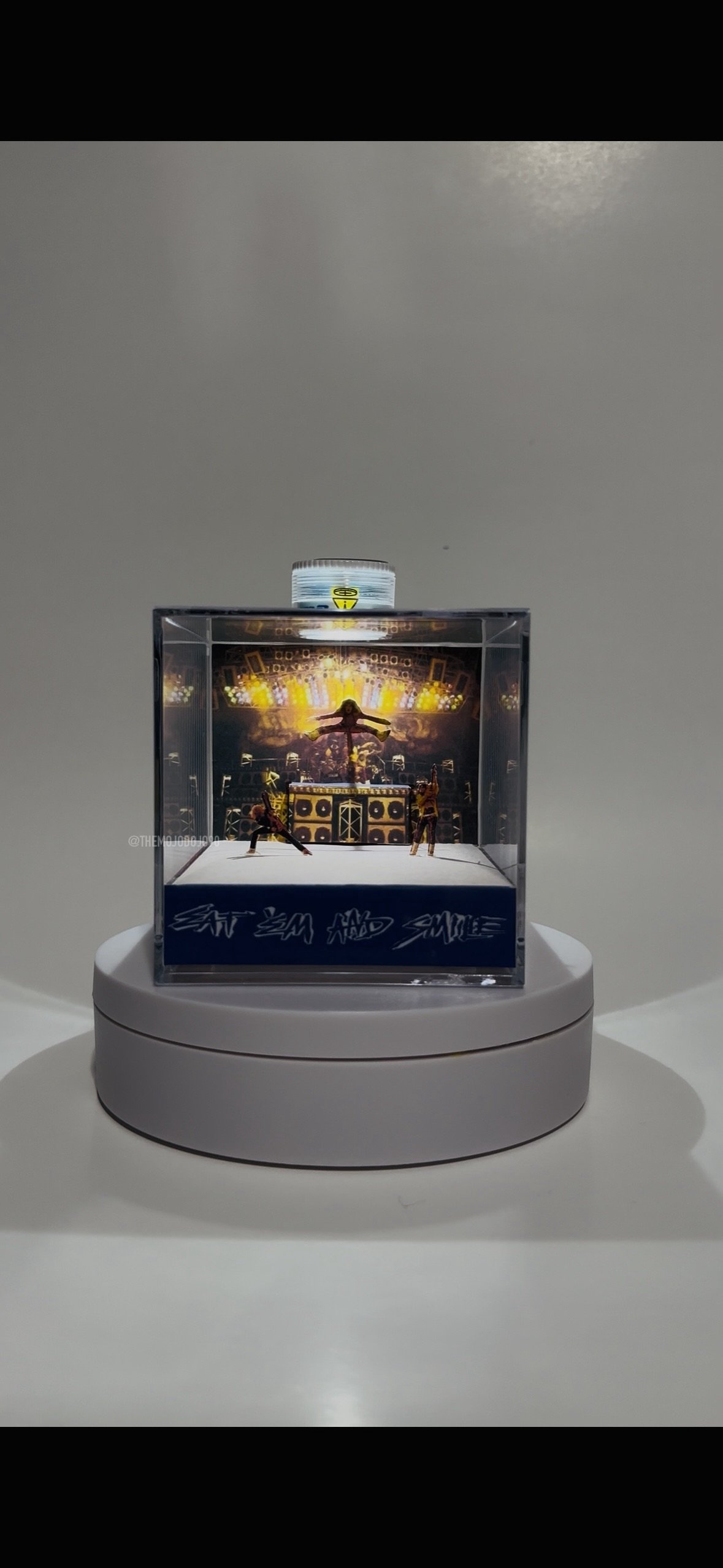 David Lee Roth- Eat ‘Em And Smile (Diorama)