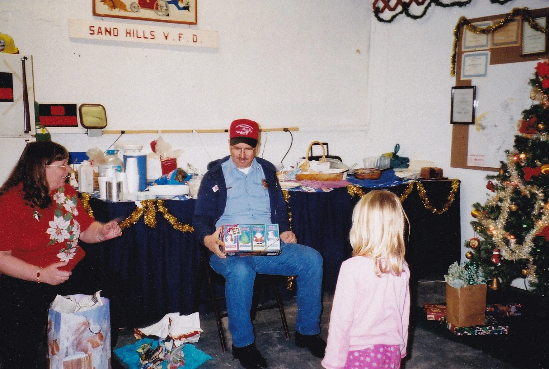 Unknown Christmas Party (8).jpg