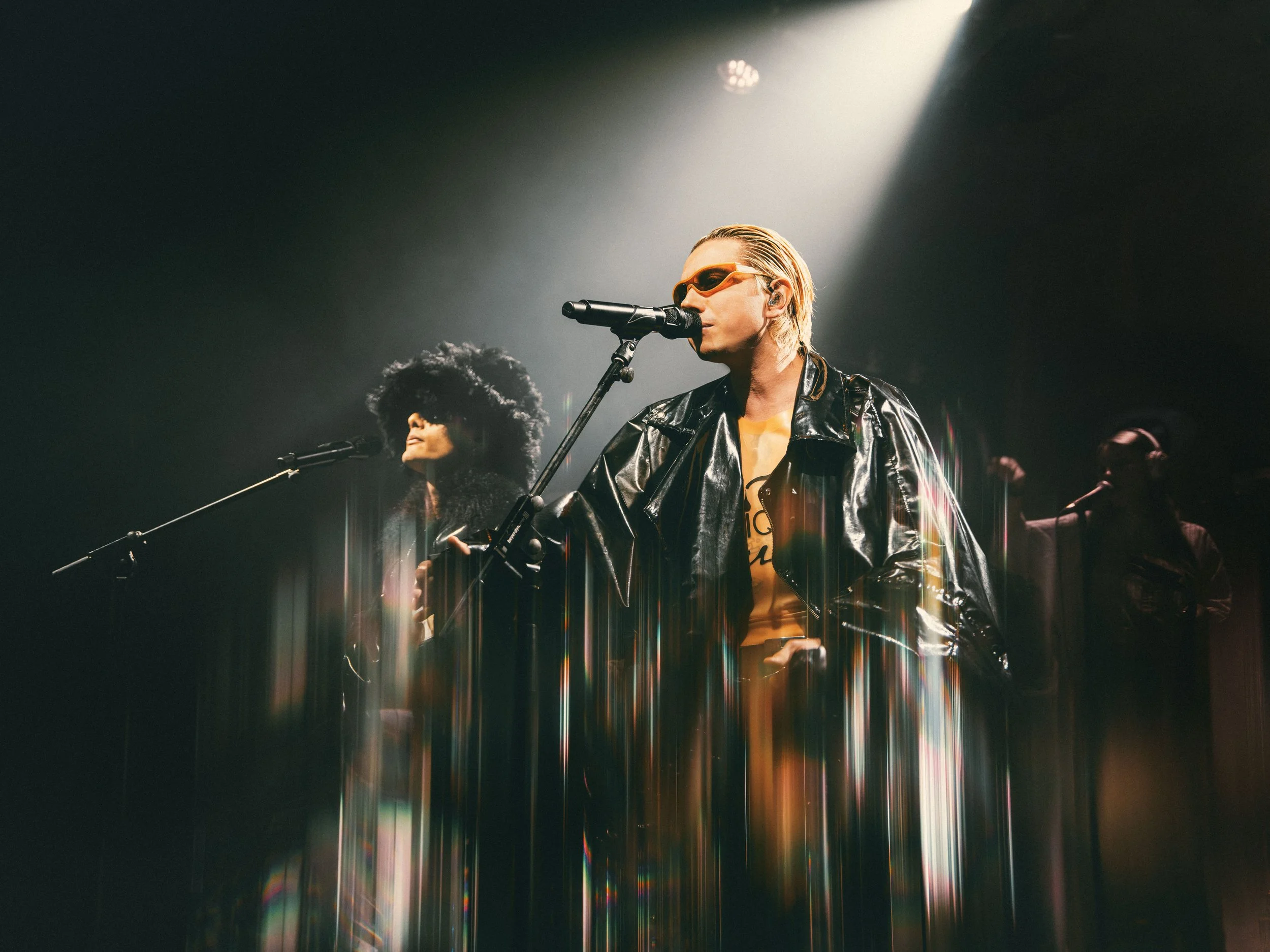 Ca7riel y Paco Amoroso_LDN241208_CO04.jpg