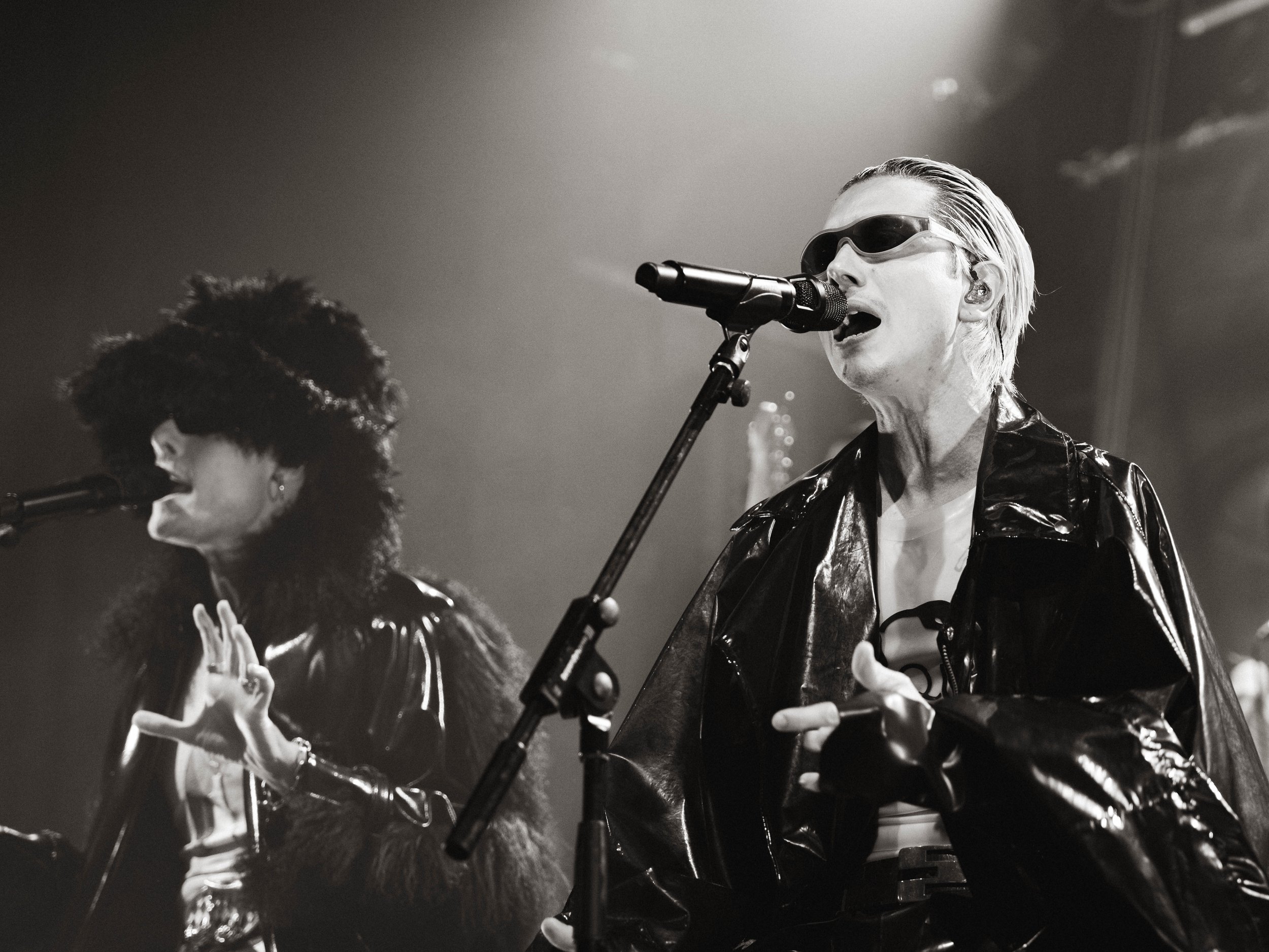 Ca7riel y Paco Amoroso_LDN241208_CO05.jpg