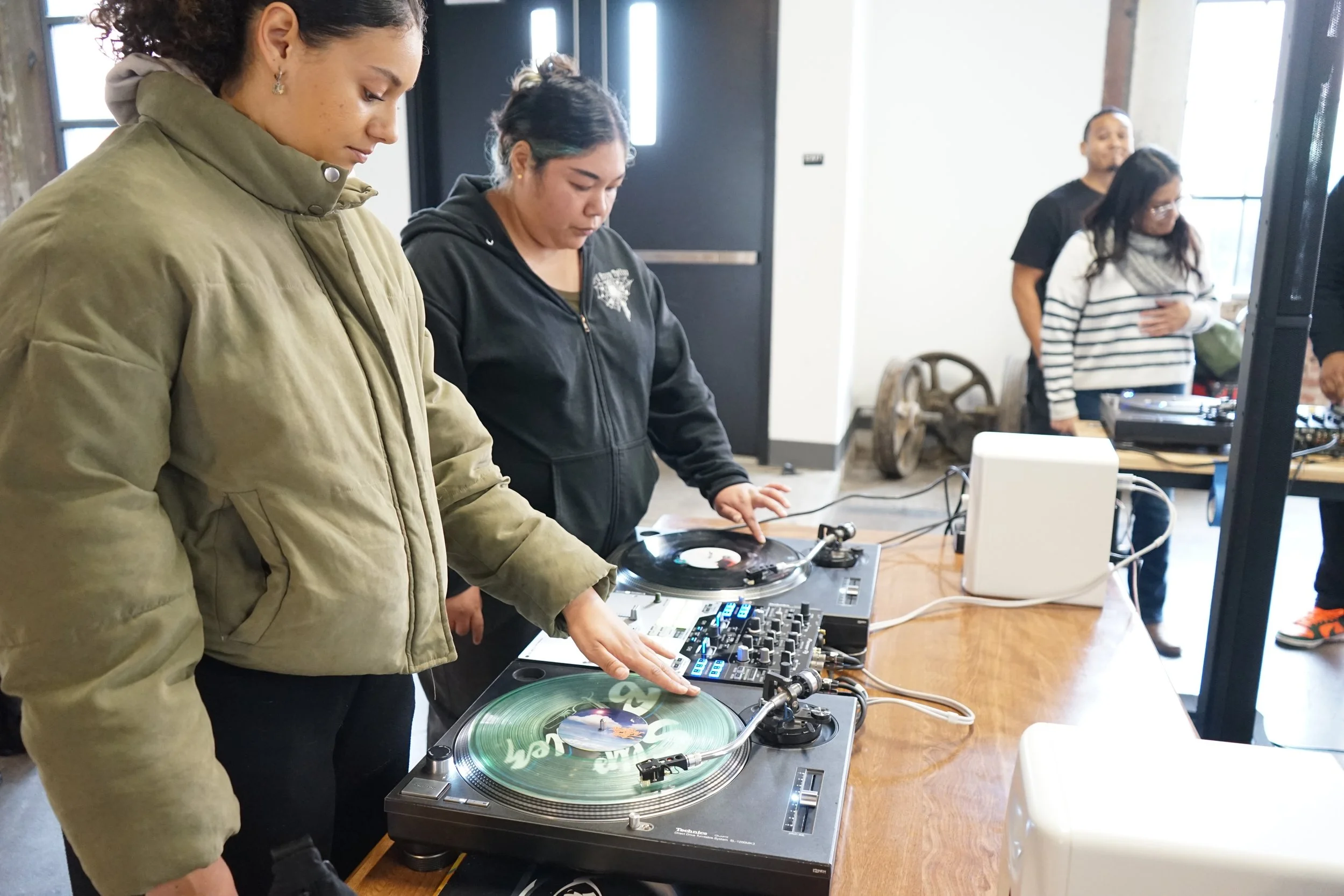 Intro to Djing - SoundWav DJ Academy 