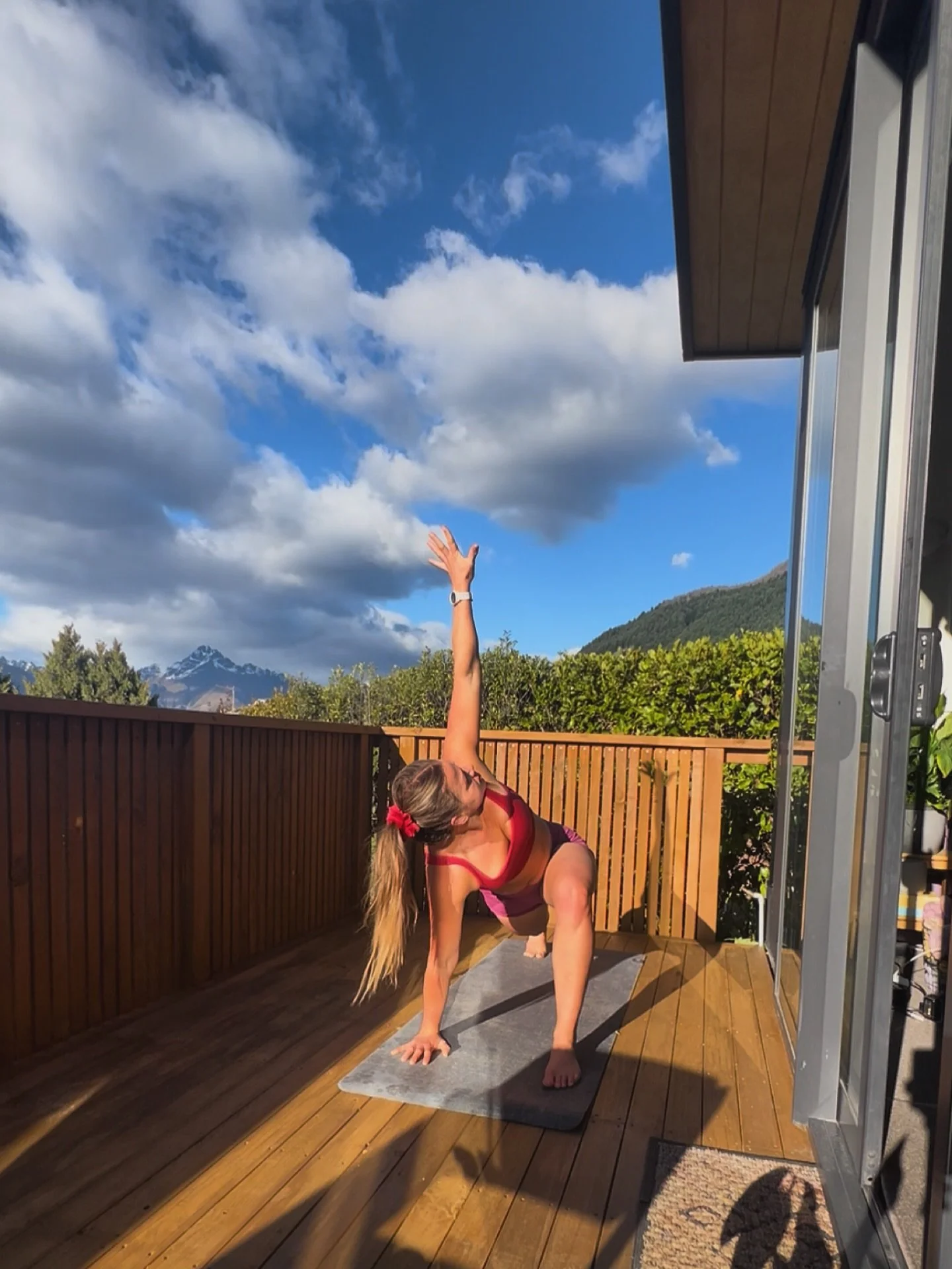 💭&hellip;First I do the yoga, then I do the things 

Adding movement into your daily life doesn&rsquo;t have to be over complicated. If you &rdquo;don&rsquo;t have time&rdquo; to excersize, start with small changes. 5 minutes of mobility or yoga is 