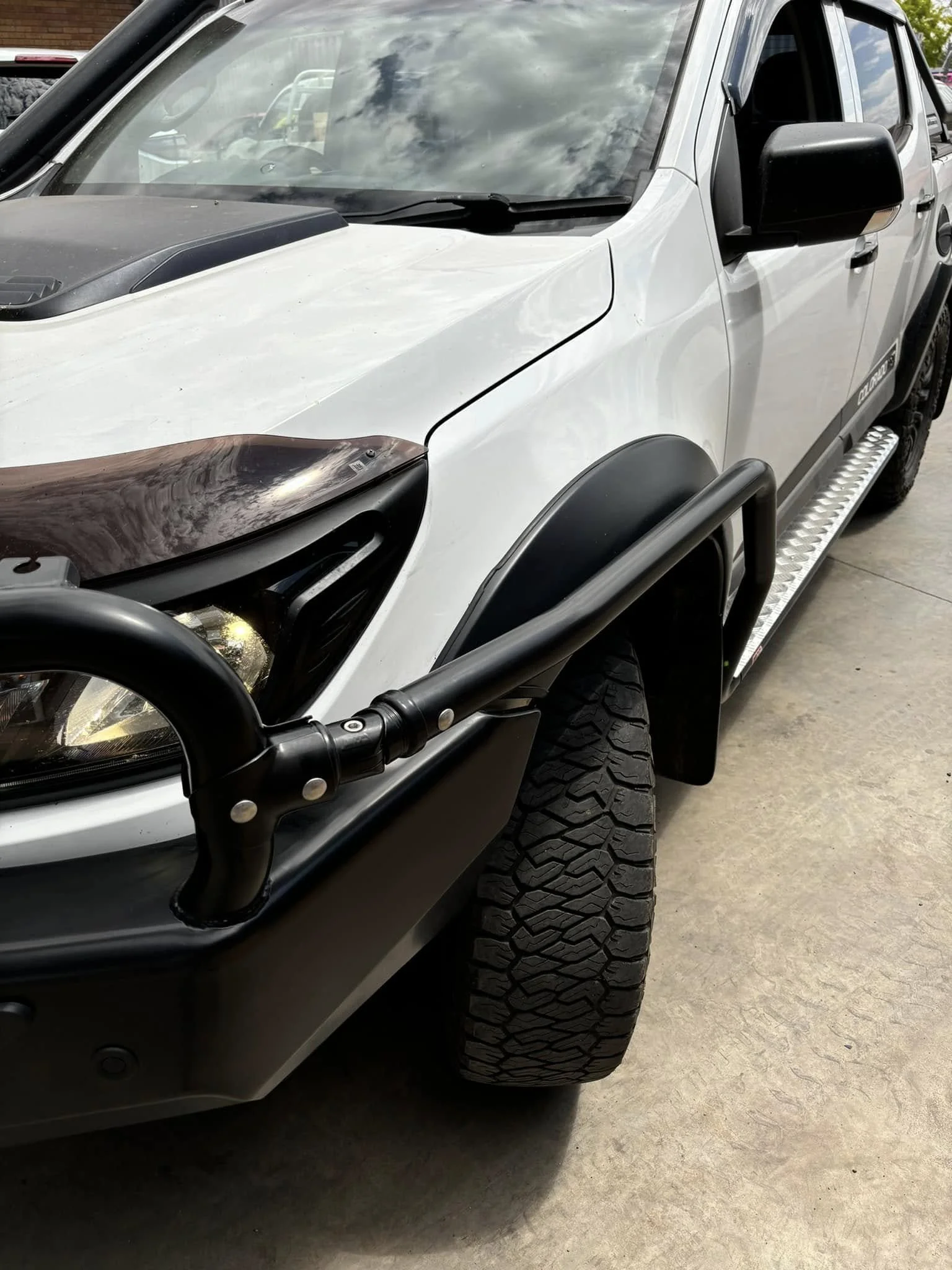 MCC 4X4 SCRUB RAILS + STEPS HOLDEN COLORADO