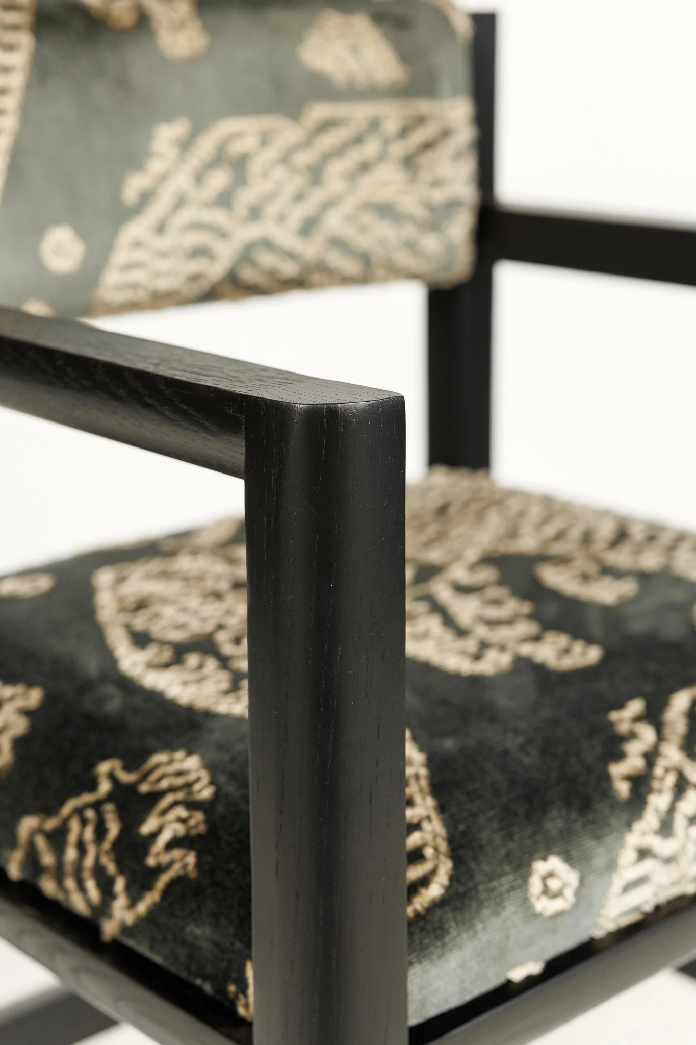 IDC-CH-02 IAMDC Armchair (6).jpg