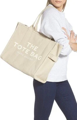 WOMEN WEARING MARC JACOBS TOTE BAG IN COLOR CREAM