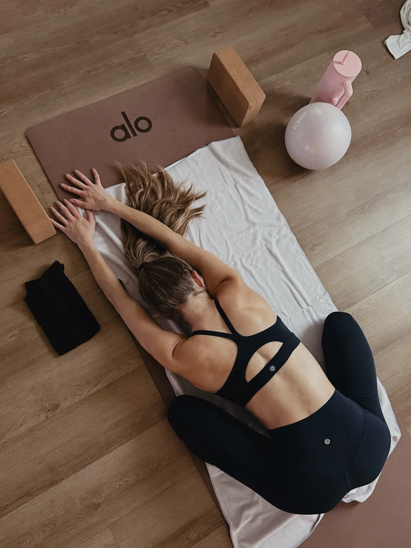 The mornings are getting cooler, but the studio remains toasty! 🔥🤍 Join us for sweaty goodness, morning, noon and night! Visit OMBodyCommunity.com or OMBody on @mindbody for our weekly schedule!