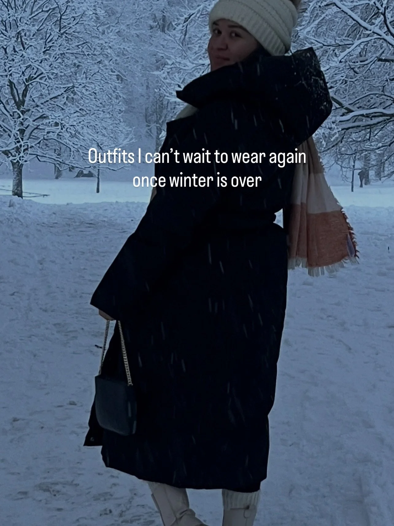 I can&rsquo;t be the only one that thinks Summer is the best season ☀️

Don&rsquo;t get me wrong, I&rsquo;m enjoying Germany&rsquo;s winter wonderland &hellip;

but inside i&rsquo;m counting down the days for summer 🫠
.
.
.
.
.
.
#fyp #trend #summer