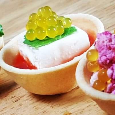 Canape cup with Mango Garnishing Pearls.jpg