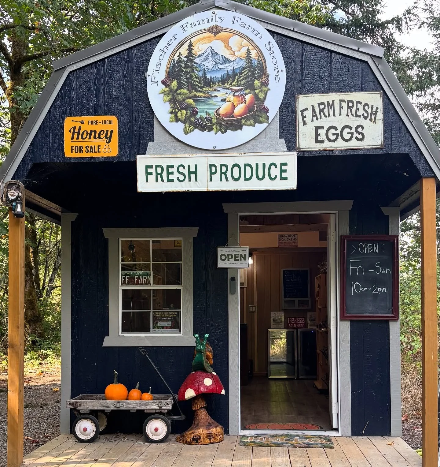 We are getting so excited for the fall and harvest season! This weekend we are overloaded with freshly harvested organic goodies like apples, pears, peppers, cucumbers, plums, carrots, and tomatoes! And many baked goods including new specialty sourdo