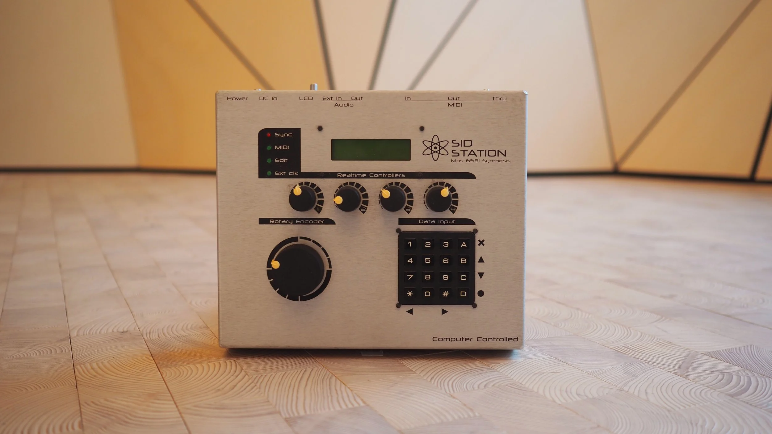 Elektron SID Station