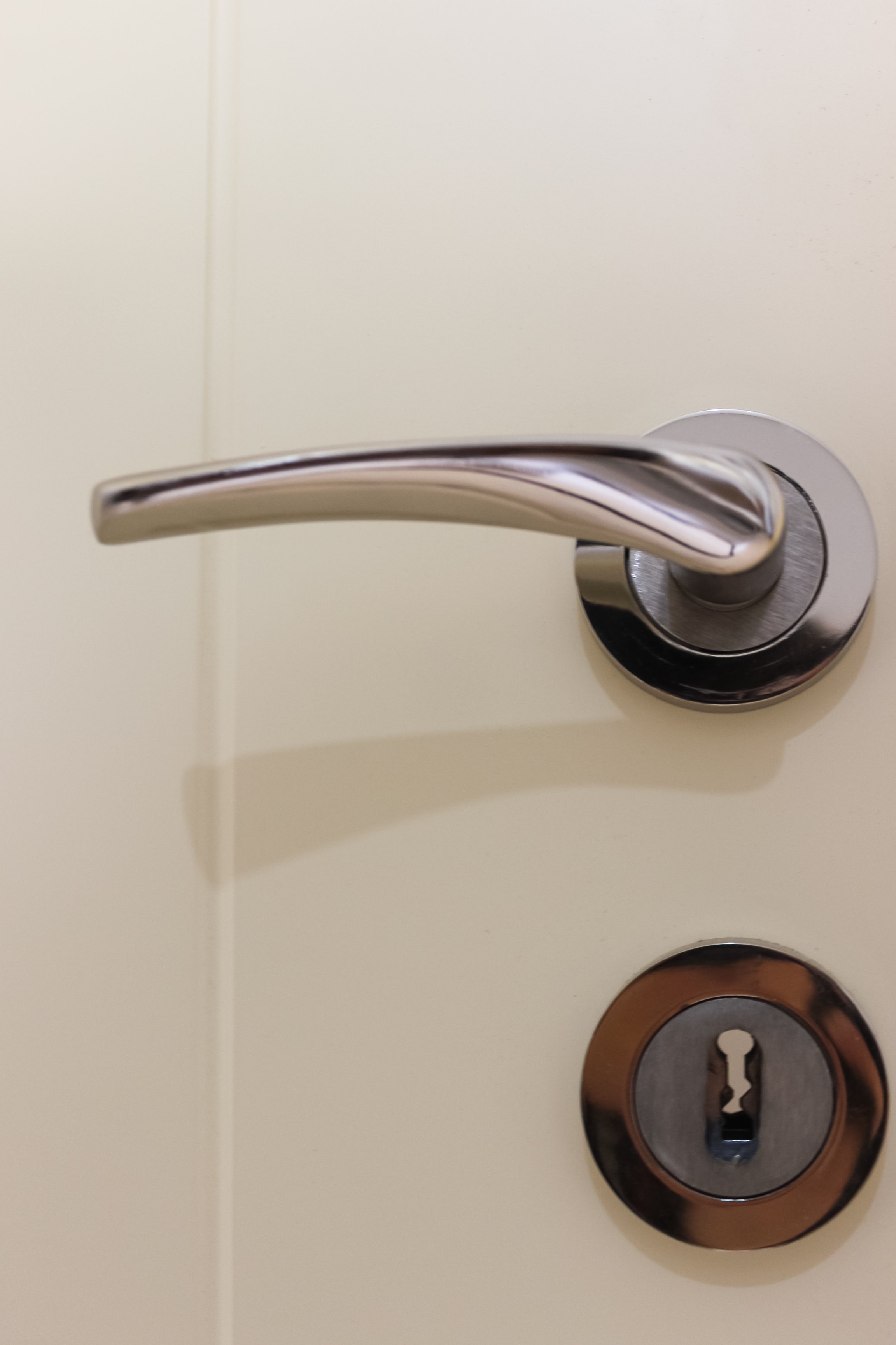 Power door handle white.jpeg
