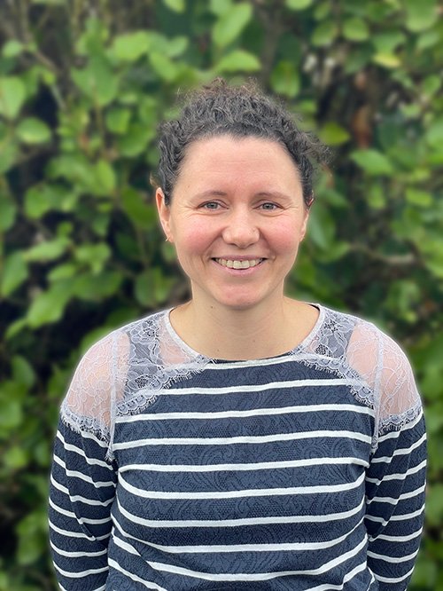 Portrait de Lisa Postec, sage-femme à Auray