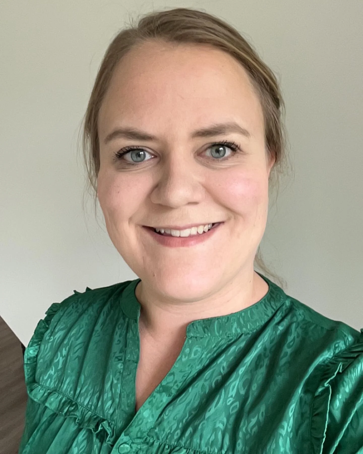 Her kommer en lille pr&aelig;sentation af mig✨ 

Jeg hedder Henriette og er 31 &aring;r.

Jeg er gift med Jimmy.

Jeg er mor til Alma p&aring; 5 &aring;r. 

Jeg bor sammen med min familie p&aring; en landejendom ved Viuf, mellem Vejle og Kolding. Det