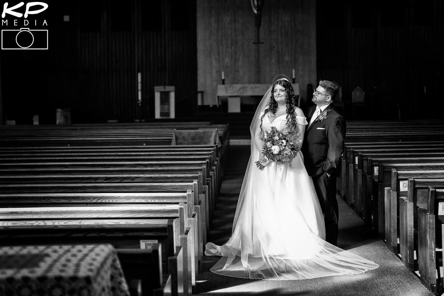 At every wedding, we improvise and adapt. Just ask Emily and Mike about exchanging their cards and gifts at the venue after church — not the way we usually do things, but perfect for their day!
#weddings #brideandgroom #engagementshoot #weddin