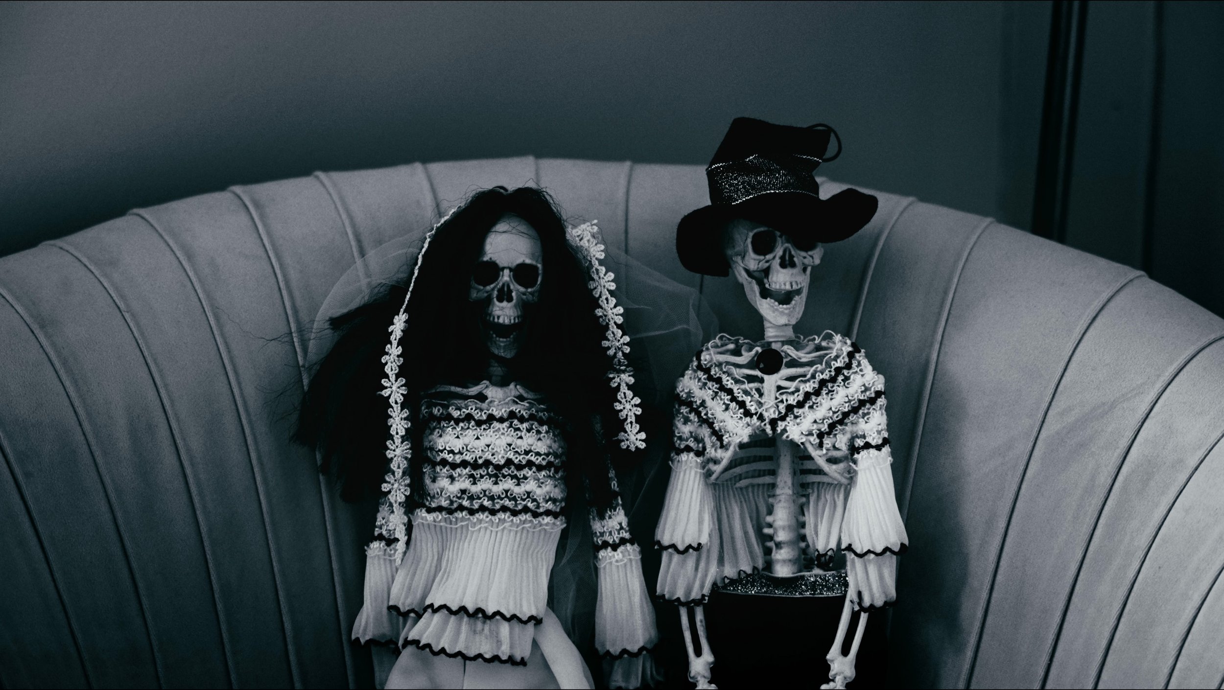 skeleton couple in black and white