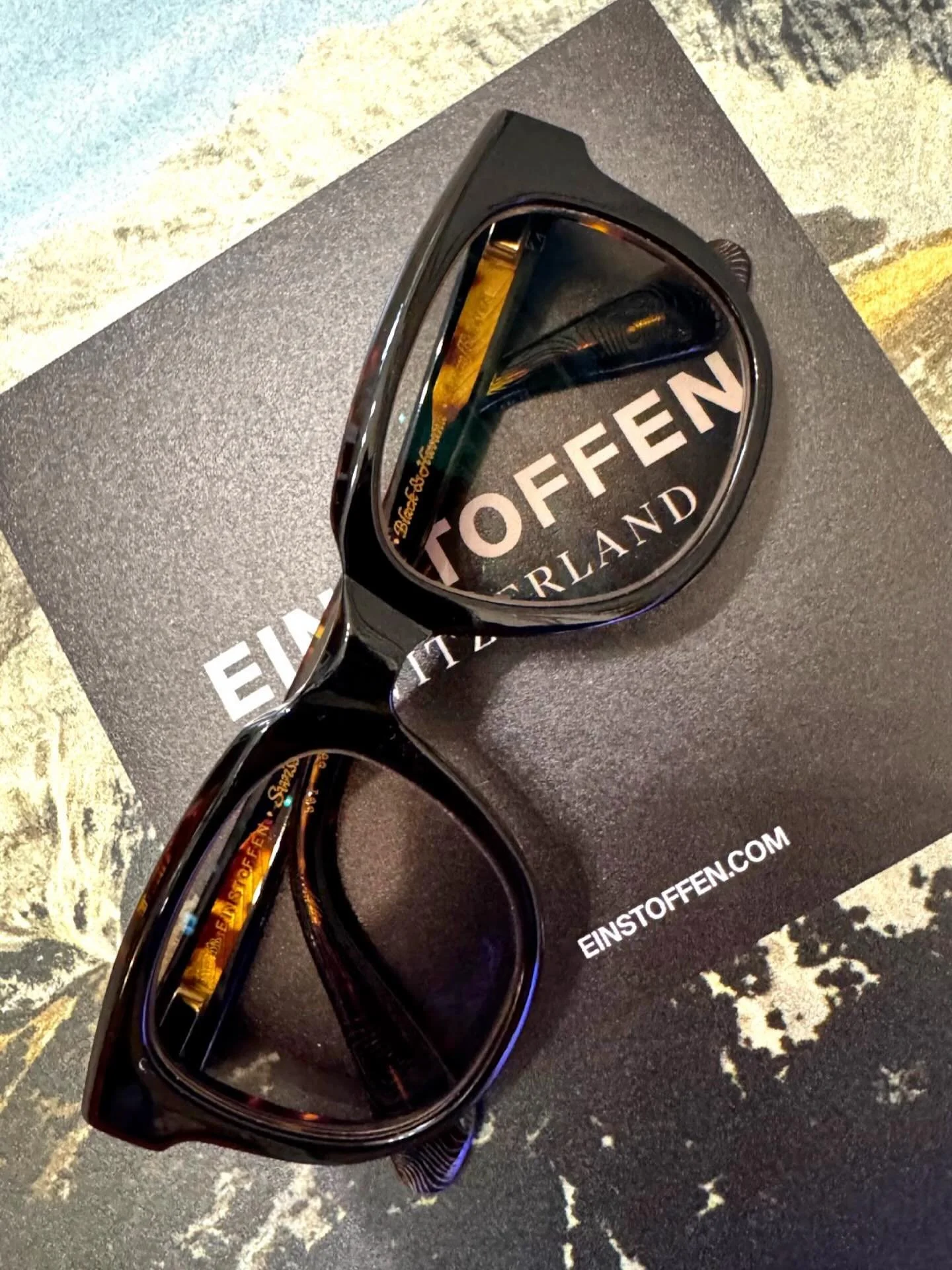#napieinstoffen 🔥

#einstoffen #einstoffeneyewear #&uacute;jk&eacute;szlet #egyenlől&aacute;t&aacute;sm&oacute;d