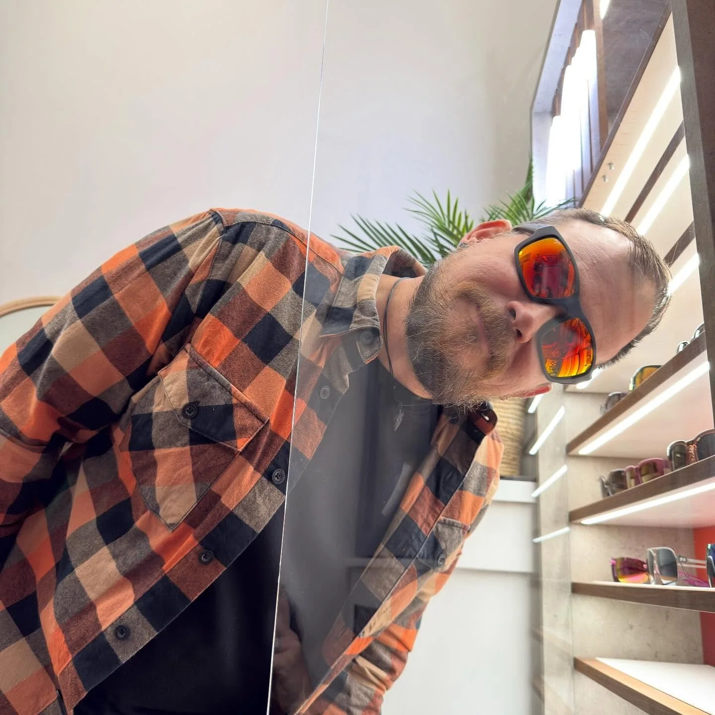 Yo! &Uacute;j napszemcsik a h&aacute;zbaaaan!
Gyertek Maui Jim napszem&uuml;vegbe tobz&oacute;dni, mert hatalmasat friss&uuml;lt mostan&aacute;ban a k&eacute;szlet&uuml;nk. 
Nek&uuml;nk m&aacute;r megvannak az &uacute;j kedvenceink, kiv&aacute;ncsian