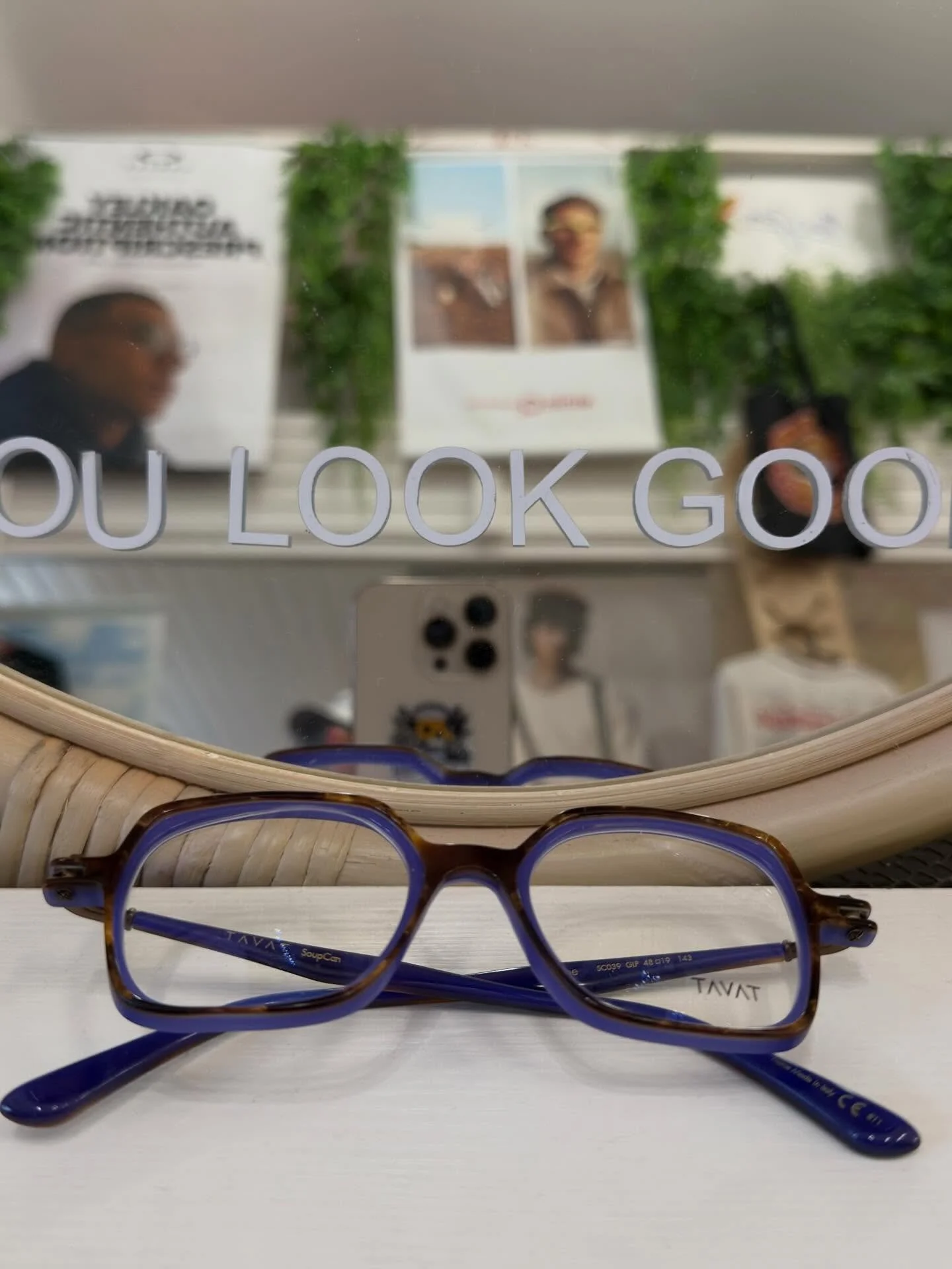 ⚡️TAVAT⚡️
R&aacute;j&ouml;ttem, hogy m&eacute;g alig mutattam Tavat Eyewear-t nektek, pedig &oacute;r&aacute;kig tudn&aacute;m mutogatni a r&eacute;szleteit &eacute;s sz&eacute;ps&eacute;g&eacute;t p&eacute;ld&aacute;ul ennek a Bi-Cube n&eacute;vre h