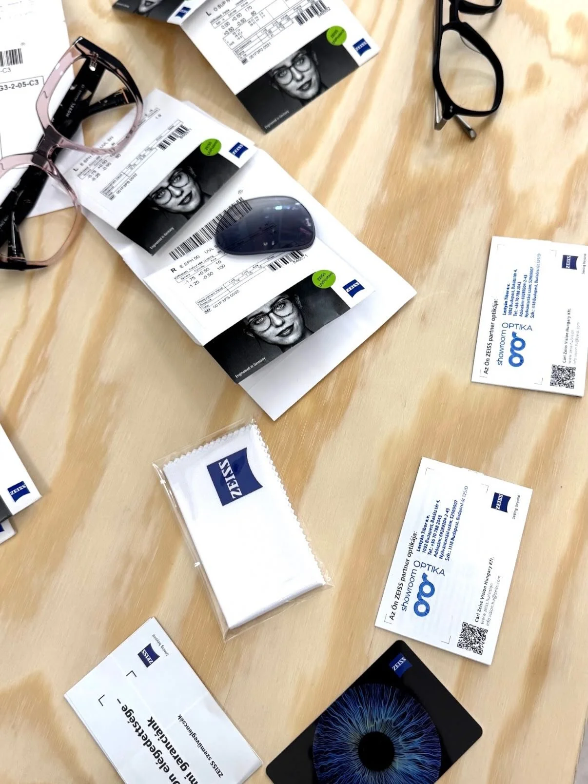 A h&eacute;tv&eacute;ge kicsit t&uacute;l p&ouml;rgősre siker&uuml;lt, de k&ouml;zben siker&uuml;lt p&aacute;r friss ropog&oacute;s k&eacute;sz szem&uuml;veget is lencsev&eacute;gre kapni:

👀 Beindult a dioptri&aacute;s napszem&uuml;veg szezon, amit