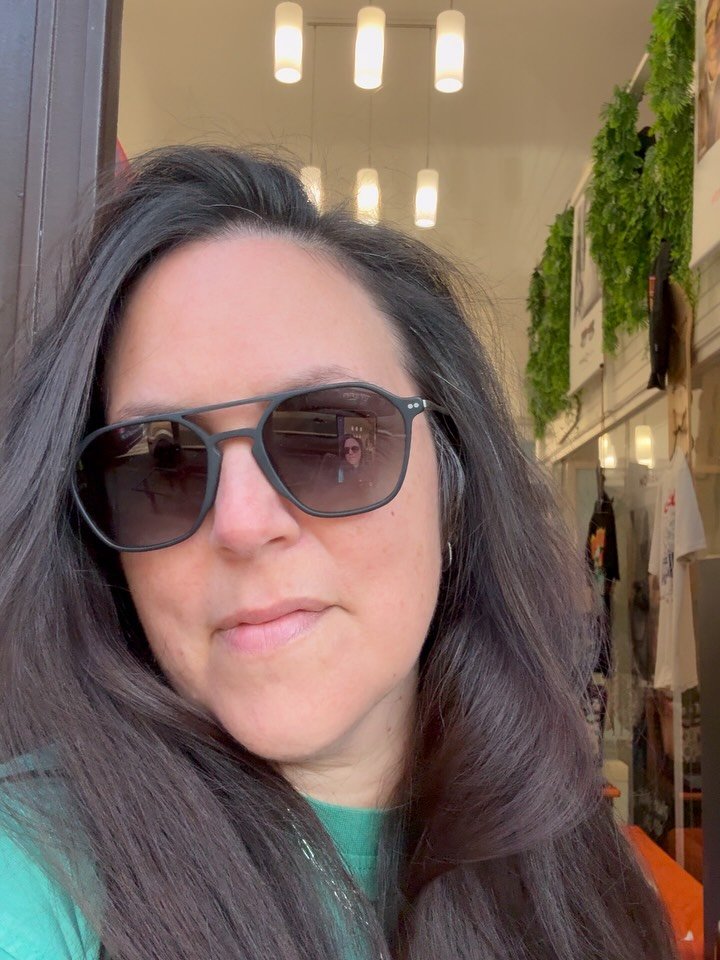 📢 Figyelem, figyelem! 📢
Brett napszem&uuml;veg d&ouml;mping a Showroom Optik&aacute;baaaaan!

ED
MILES
ASTON
LEE
&hellip;&eacute;s m&eacute;g sokan m&aacute;sok😎 
Wheels &amp; Waves sz&eacute;ri&aacute;b&oacute;l k&eacute;t sz&iacute;nben is rende