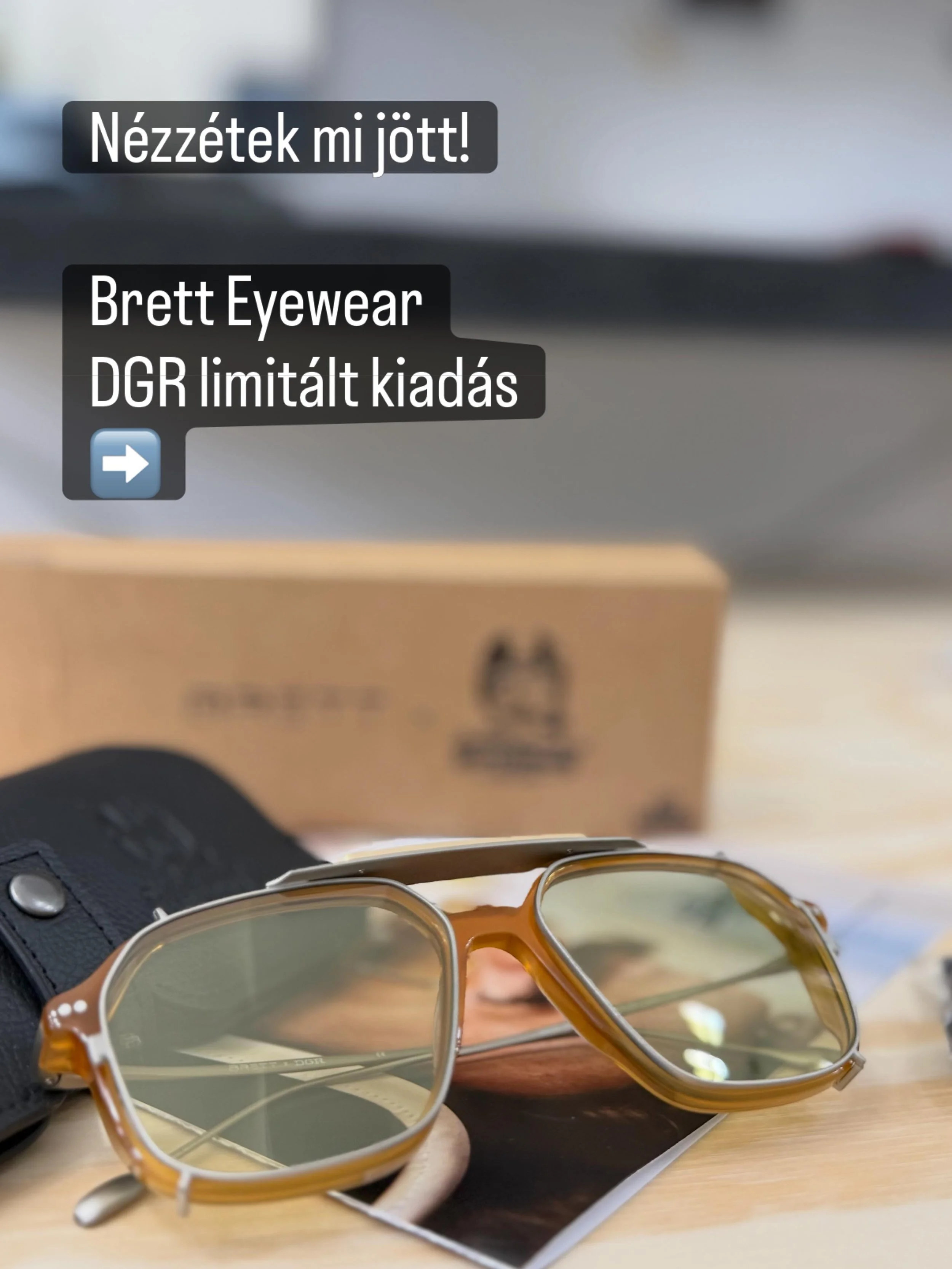 🔥 N&eacute;zz&eacute;tek, mi landolt n&aacute;lunk!🔥
Brett Eyewear x DRG
Limit&aacute;lt kiad&aacute;s: csak 500 darab el&eacute;rhető glob&aacute;lisan.
F&eacute;nyre s&ouml;t&eacute;tedő lencse &amp; s&aacute;rga clip-on esti vezet&eacute;shez.

