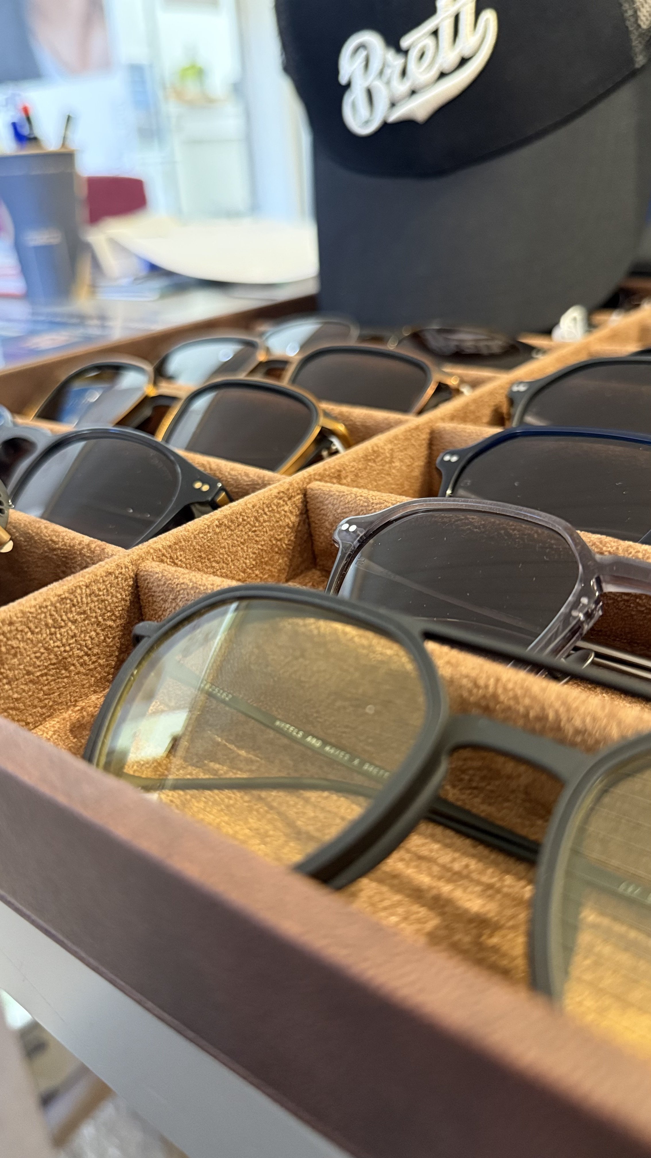 Brett napszemüvegek a Showroom Optikában.jpeg