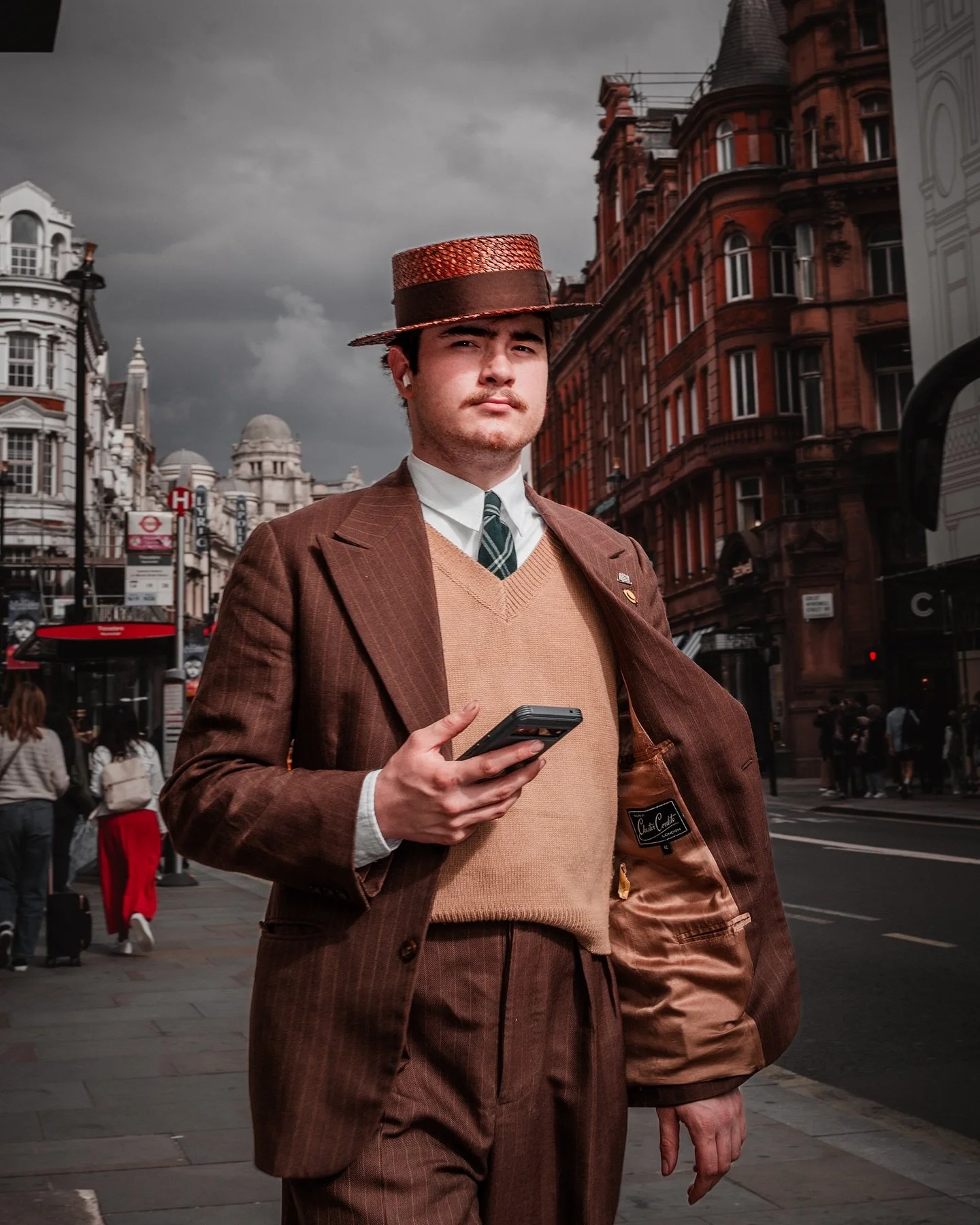 Diversity in London - World Foto walk 27/09/25. 
&mdash;&mdash;&mdash;&mdash;&mdash;&mdash;&mdash;&mdash;&mdash;&mdash;&mdash;&mdash;&mdash;&mdash;&mdash;&mdash;&mdash;&mdash;&mdash;&mdash;&mdash;&mdash;&mdash;&mdash;&mdash;-
#london #street #streetp