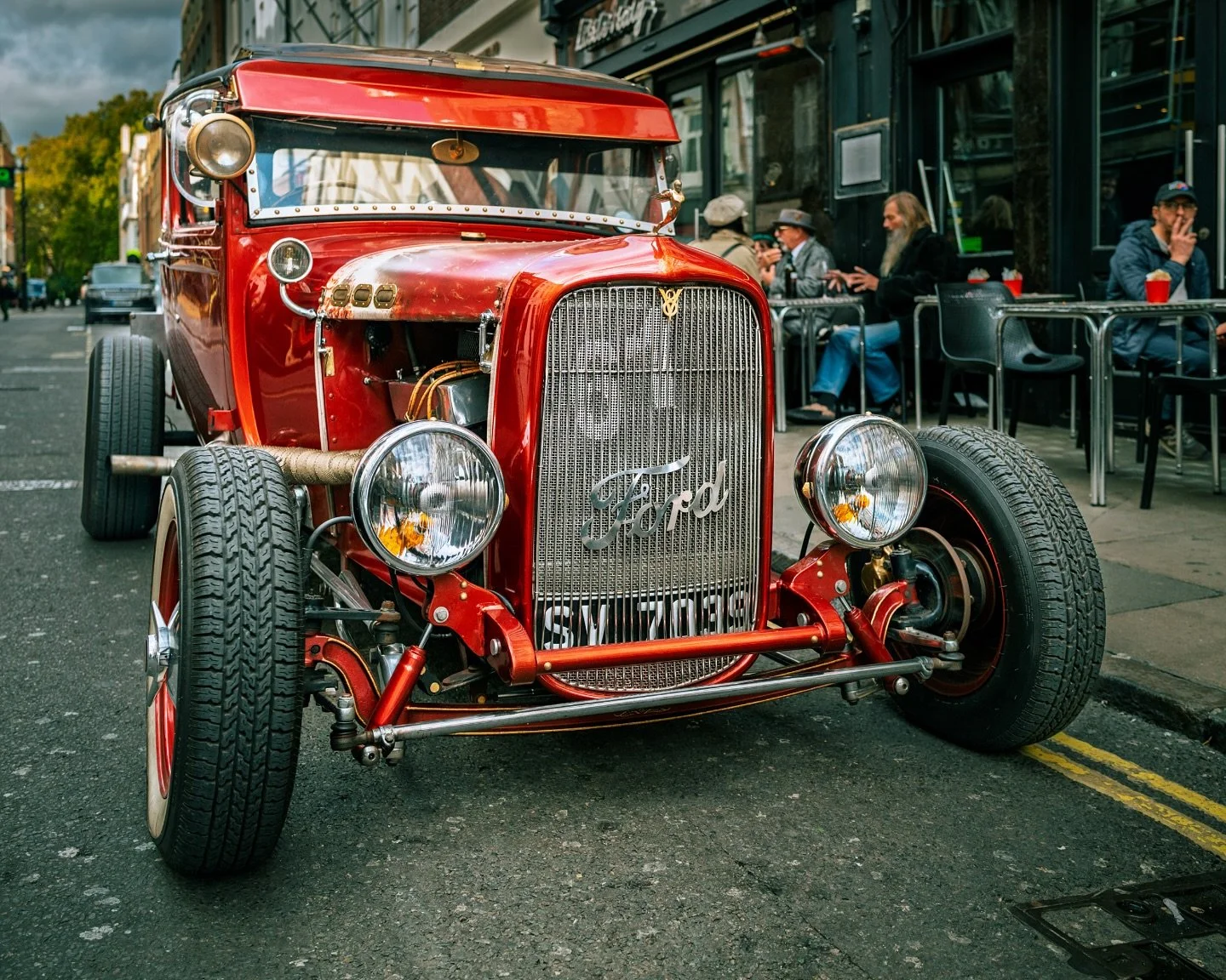 Hanging out on the streets of Soho
&mdash;&mdash;&mdash;&mdash;&mdash;&mdash;&mdash;&mdash;&mdash;&mdash;&mdash;&mdash;&mdash;&mdash;&mdash;&mdash;&mdash;&mdash;&mdash;&mdash;&mdash;&mdash;
#london #sohostreets #soho #sohostreetstyle 
#vintageford #c