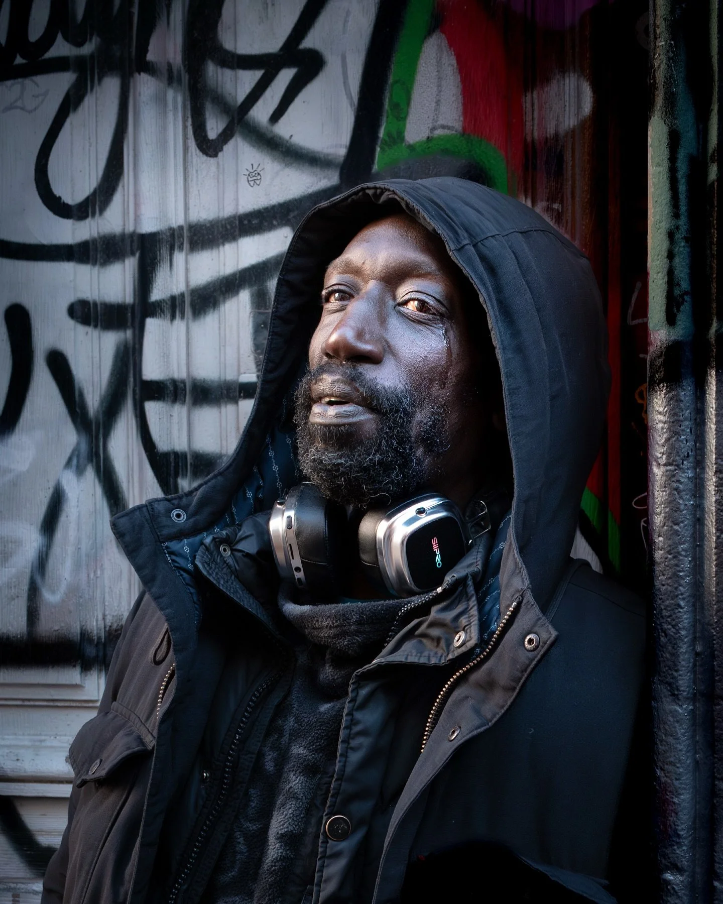 Street artist 
&mdash;&mdash;&mdash;&mdash;&mdash;&mdash;&mdash;&mdash;&mdash;&mdash;&mdash;&mdash;&mdash;&mdash;&mdash;&mdash;&mdash;&mdash;&mdash;&mdash;&mdash;
#streetartmarseille #streetportraits #streetphotography