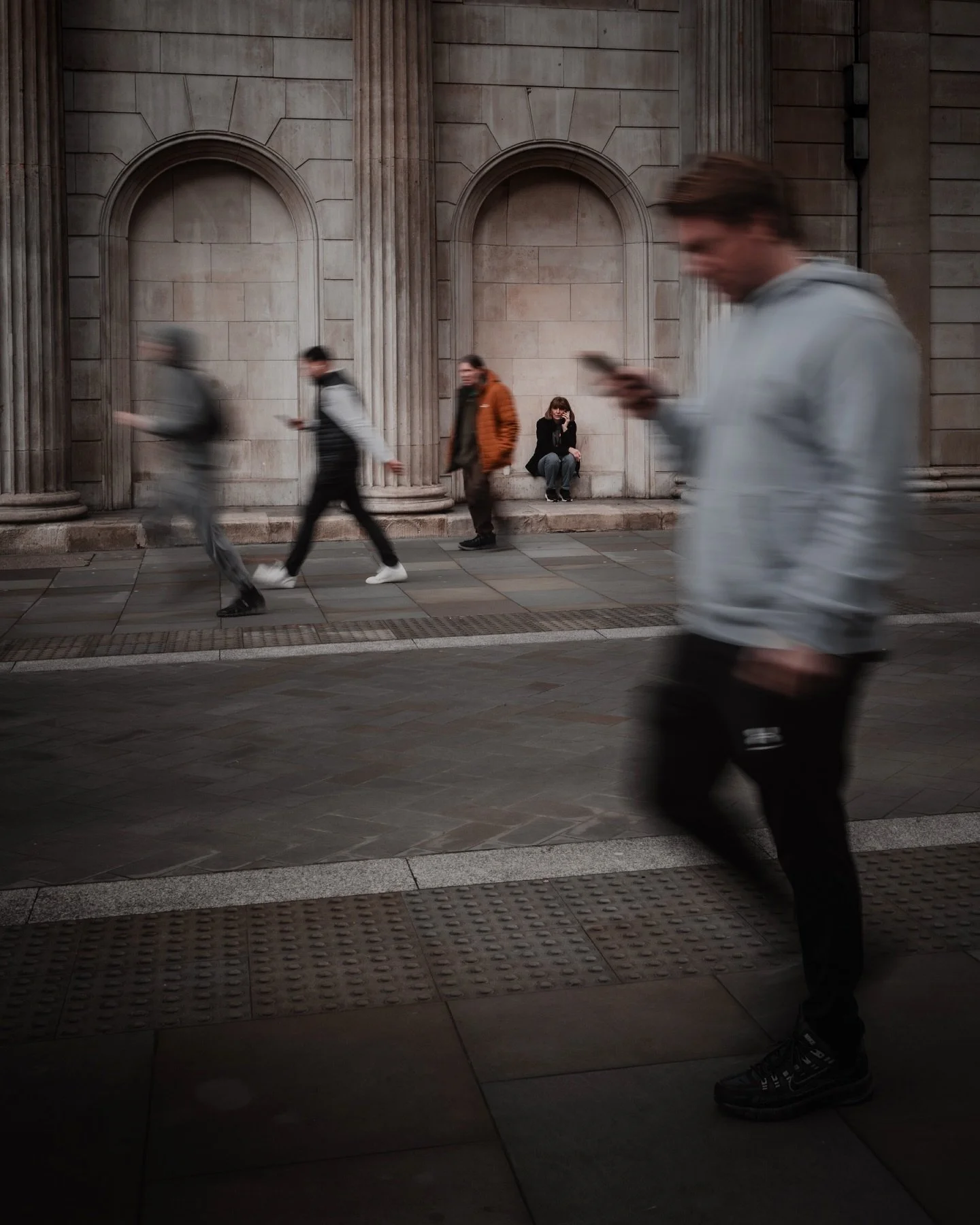 Bank of England - Rush Hour 
&mdash;&mdash;&mdash;&mdash;&mdash;&mdash;&mdash;&mdash;&mdash;&mdash;&mdash;&mdash;&mdash;&mdash;&mdash;&mdash;&mdash;&mdash;&mdash;&mdash;&mdash;&mdash;&mdash;-
#londonstreetphotography 
#slowshutterspeed 
#timepassesto