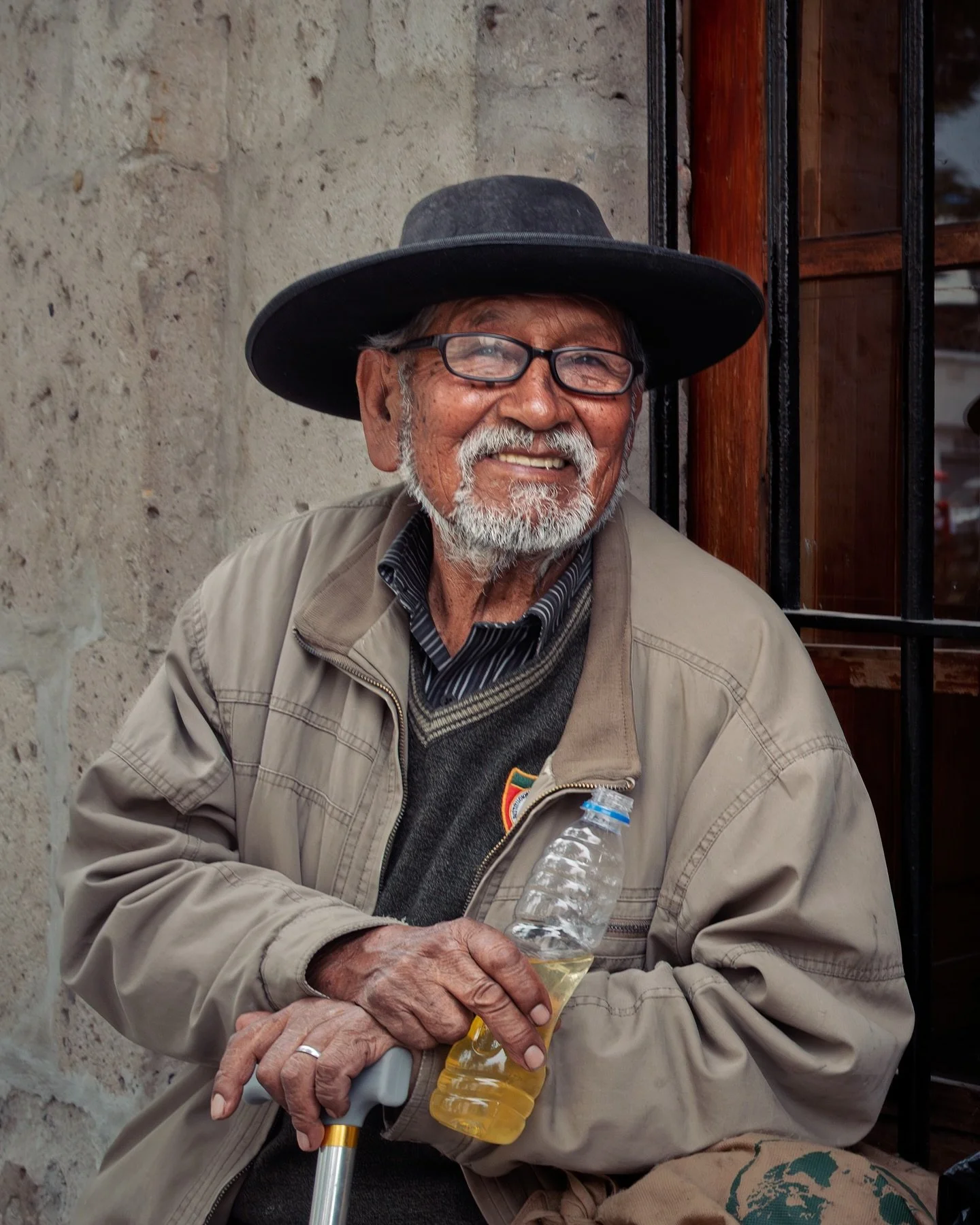 Chilling in the church square
&mdash;&mdash;&mdash;&mdash;&mdash;&mdash;&mdash;&mdash;&mdash;&mdash;&mdash;&mdash;&mdash;&mdash;&mdash;&mdash;&mdash;&mdash;&mdash;&mdash;&mdash;-
#streetphotographyperu  #travelarequipa #leicaq3 #streetphotography #st