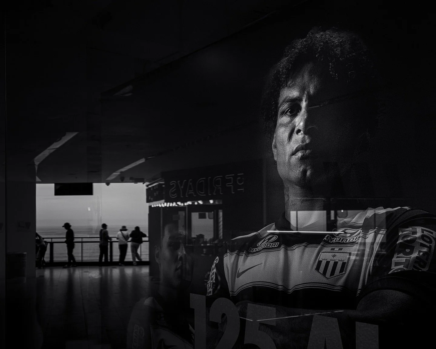 Larcomar. Seen / unseen
&mdash;&mdash;&mdash;&mdash;&mdash;&mdash;&mdash;&mdash;&mdash;&mdash;&mdash;&mdash;&mdash;&mdash;&mdash;&mdash;&mdash;&mdash;&mdash;&mdash;&mdash;
#streetphotographyperu #blackandwhitephotography #reflection #larcomarperu #le