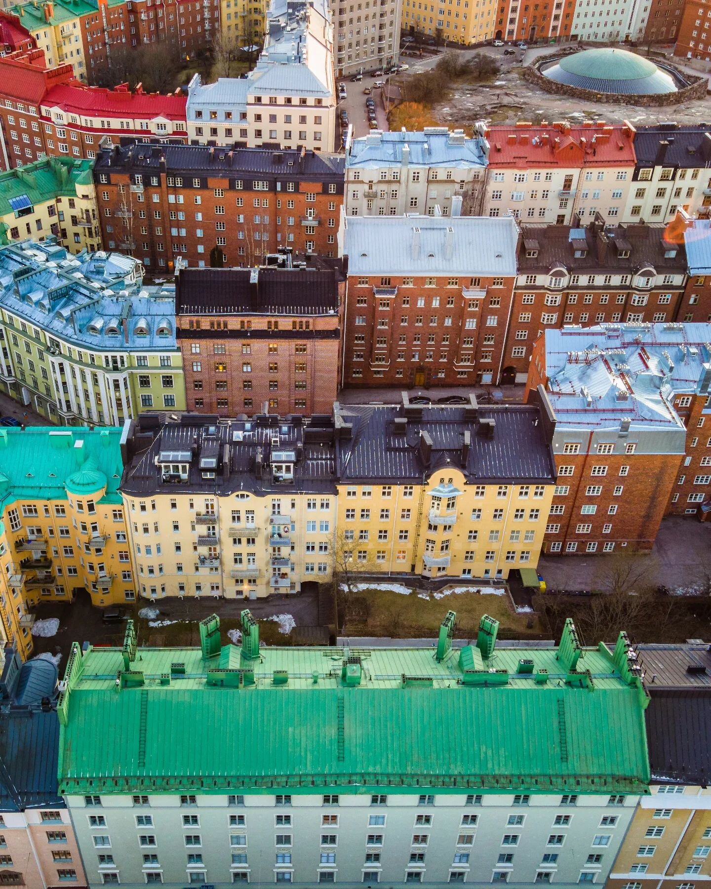 Etu-T&ouml;&ouml;l&ouml; is surely one of my favorite districts! Can you name that building in the background with the cupola? 🤓 Tip: it's not an UFO! 😆🛸

This photograph is also part of my &quot;Helsinki from Above&quot;  photo exhibition current