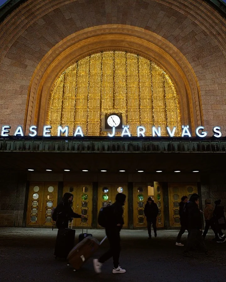 Evening lights / Sounds of the city 🎶

Pick your favourite [1-7]

📸 Shot with Sony A7IV + @sigma.nordic 24-70 mm F 2.8 DG DN II

#helsinki #helsinkistreets #soundsofhelsinki