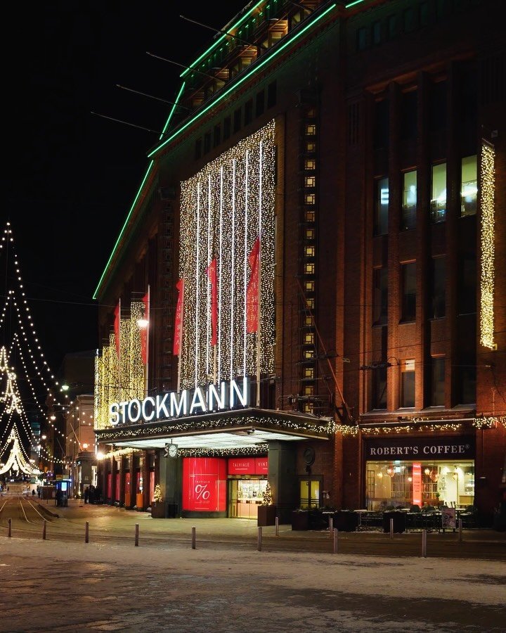 Winter evening in Helsinki 🎶📸

Helsinki, 2024 / still waiting for the first proper snow of this year to arrive! 

#helsinki #helsinkistreets #soundsofhelsinki