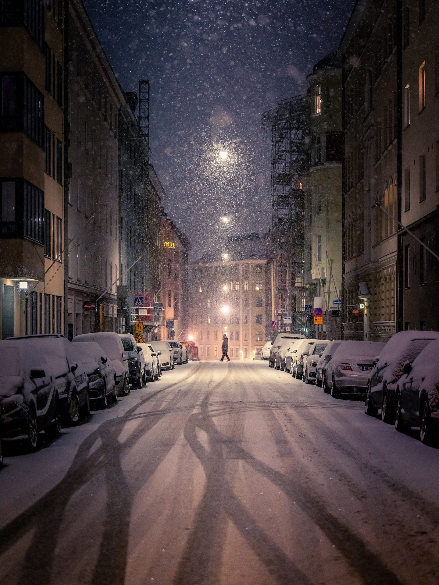 Helsinki noir 📸❄️💯 The first one is one of my favorite winter photograph I&rsquo;ve ever taken! Can you guess in which district of Helsinki it was taken? Extra points for street name! 🤓 #Helsinki #helsinkistreets #myhelsinki