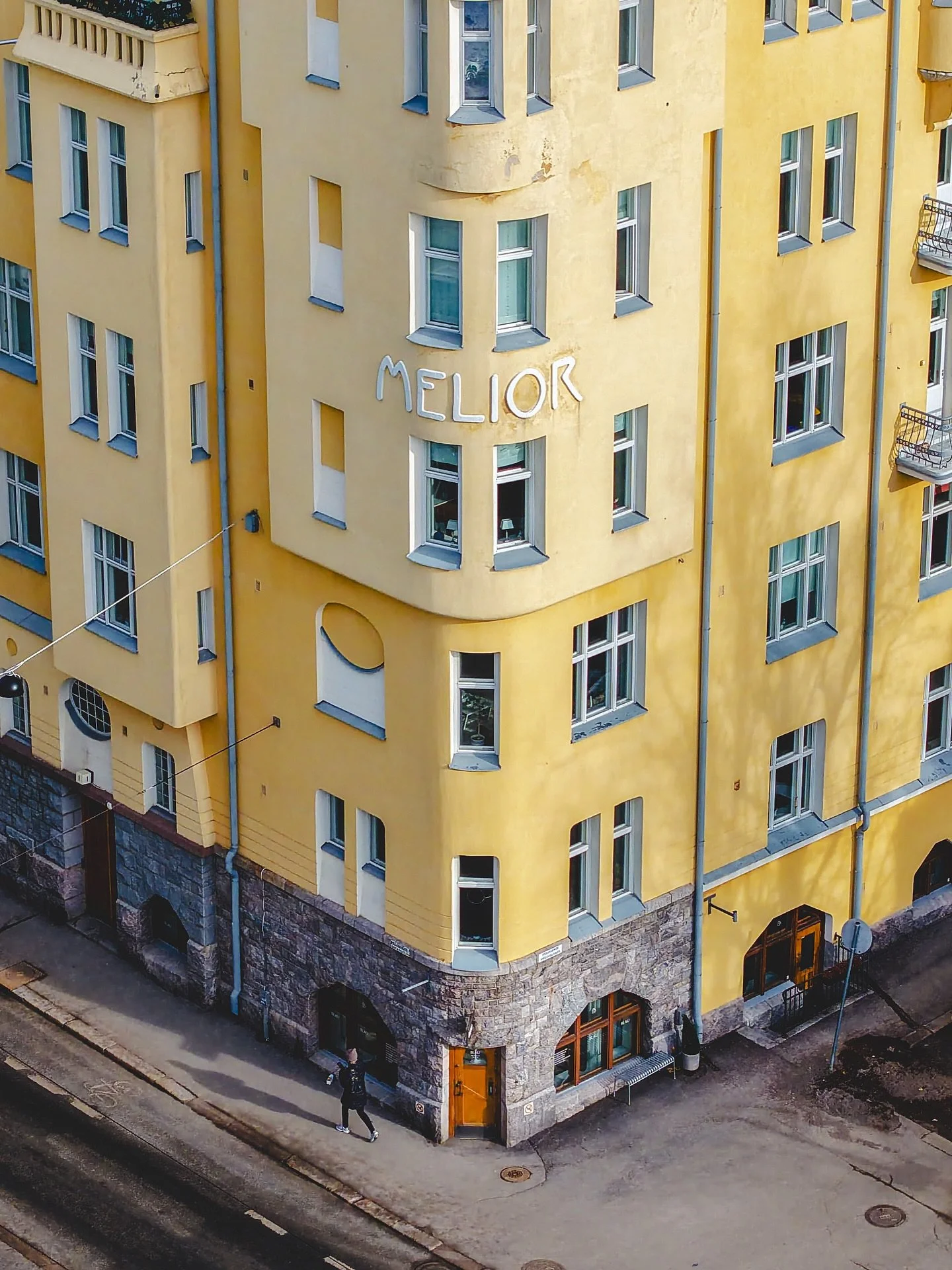Random Helsinki moments 📸

Two more recent photographs from March 2026 and two from the archives with a little colour theme 🎨💛

1. Building called Melior in Eira district (Wasastjerna, 1906)
2. The view over the rooftops in Ullanlinna towards nort